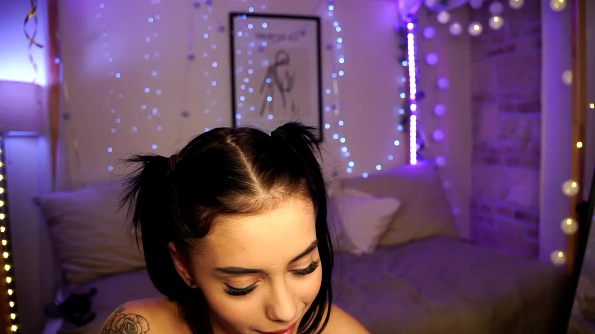 Gallery image thumbnail from Naomii18's myfreecams stream on, 01/08/2024, 22:21 image 17 of 20