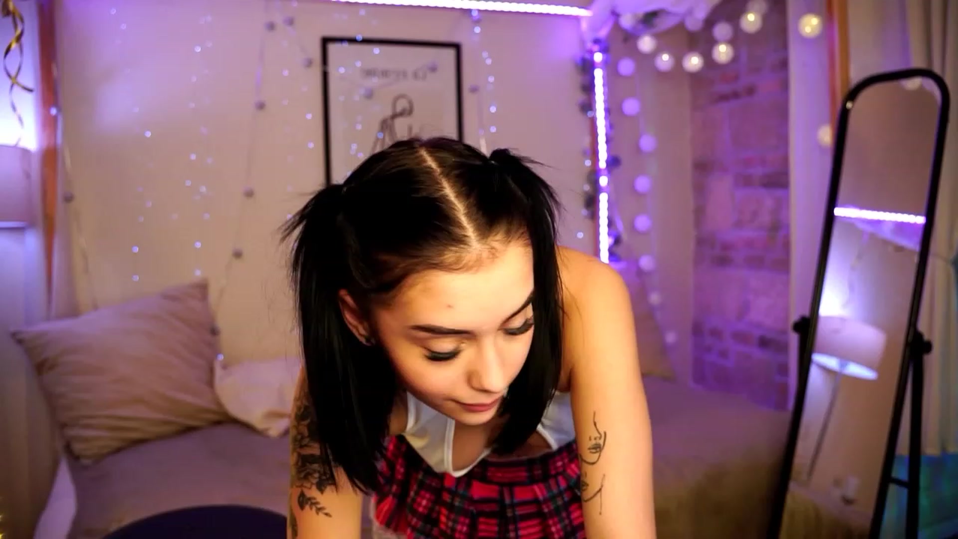 Gallery image thumbnail from Naomii18's myfreecams stream on, 01/09/2024, 18:12 image 6 of 20