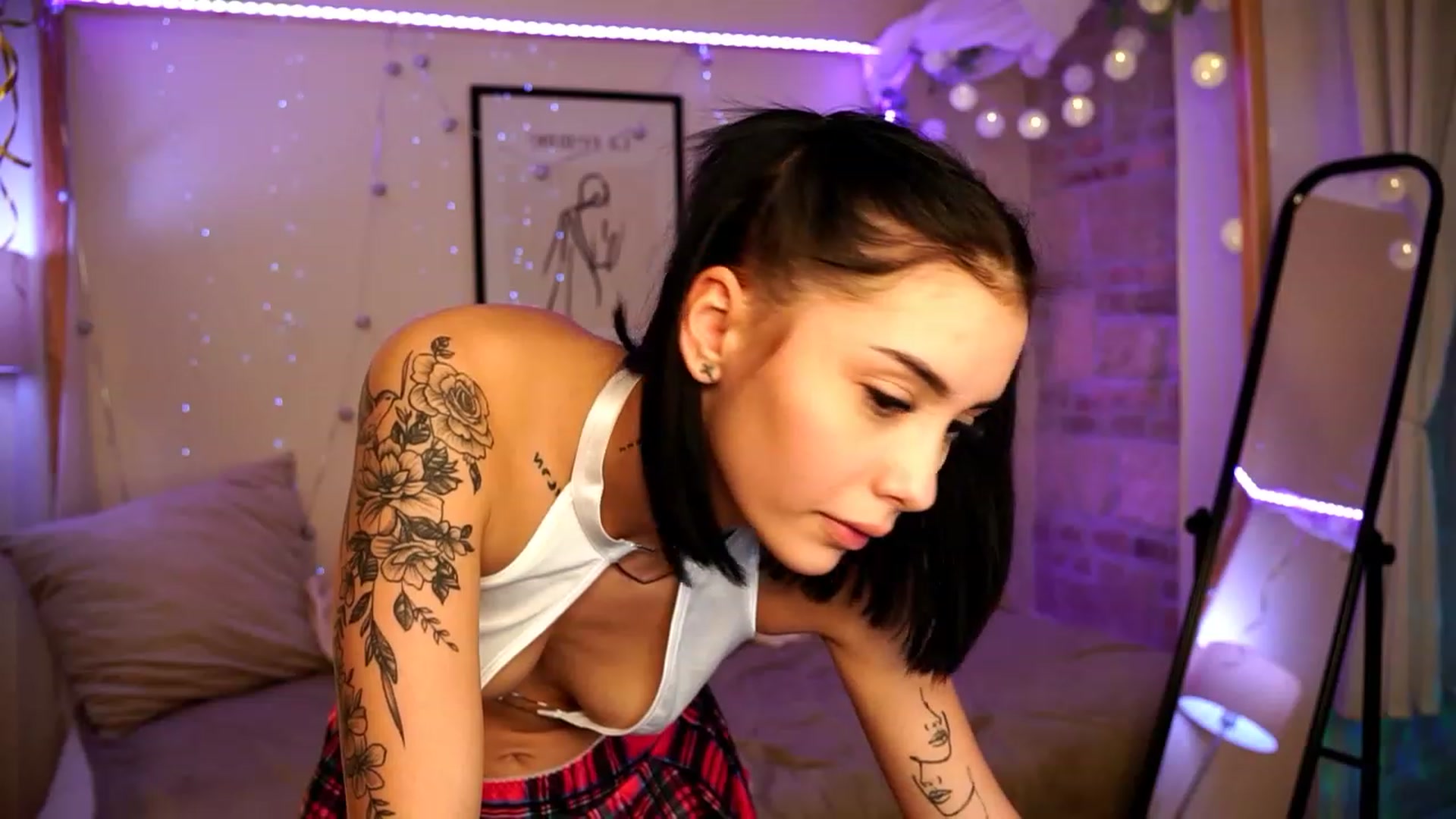 Gallery image thumbnail from Naomii18's myfreecams stream on, 01/09/2024, 19:11 image 16 of 20