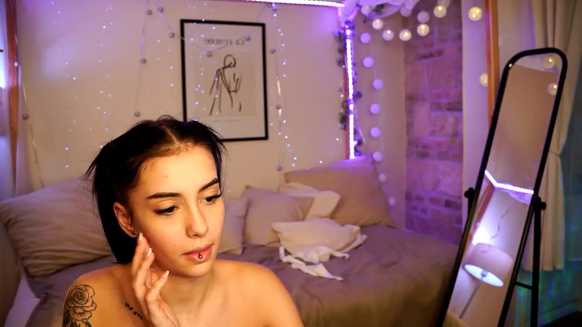 Gallery image thumbnail from Naomii18's myfreecams stream on, 01/09/2024, 21:06 image 1 of 20