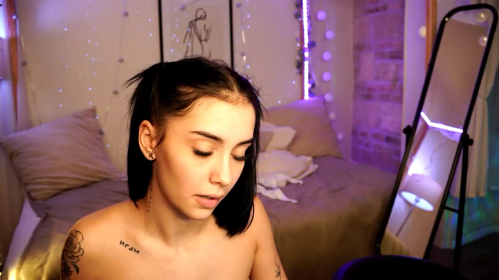 Gallery image thumbnail from Naomii18's myfreecams stream on, 01/09/2024, 21:06 image 15 of 20