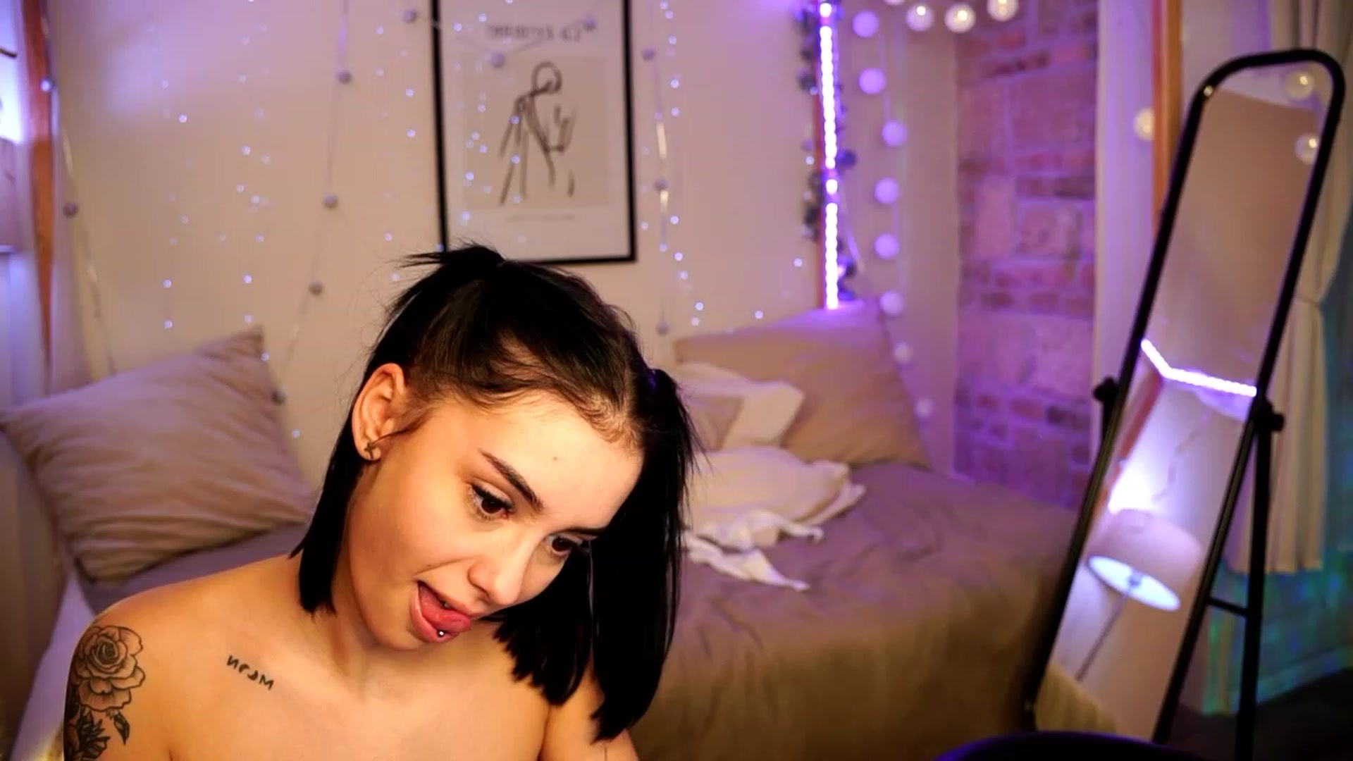 Gallery image thumbnail from Naomii18's myfreecams stream on, 01/09/2024, 21:06 image 3 of 20