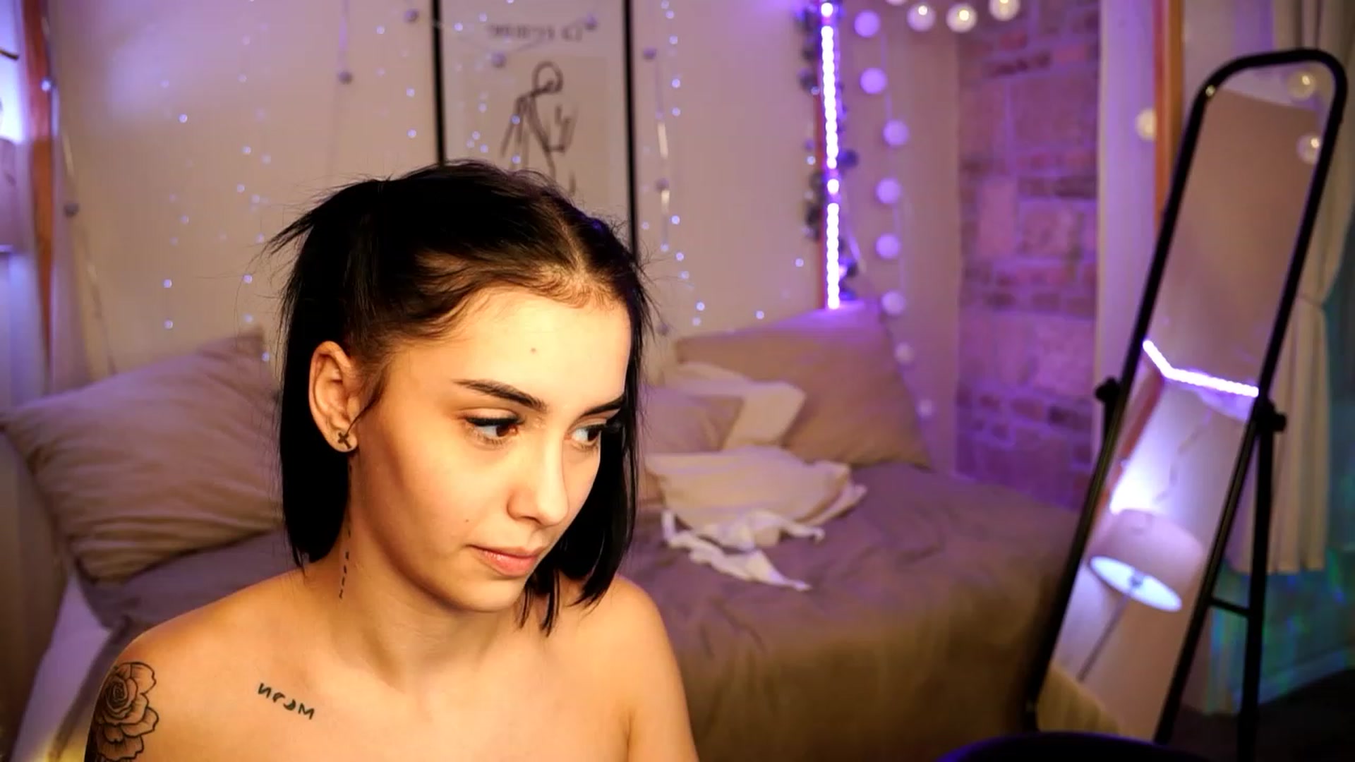Gallery image thumbnail from Naomii18's myfreecams stream on, 01/09/2024, 21:06 image 7 of 20