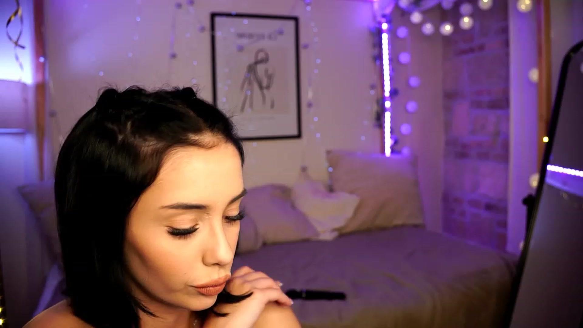 Gallery image thumbnail from Naomii18's myfreecams stream on, 01/10/2024, 19:29 image 17 of 20