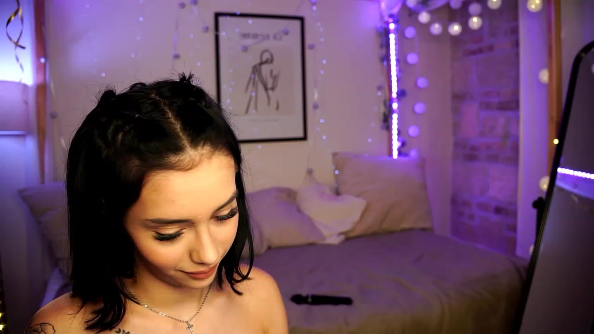 Gallery image thumbnail from Naomii18's myfreecams stream on, 01/10/2024, 19:29 image 15 of 20