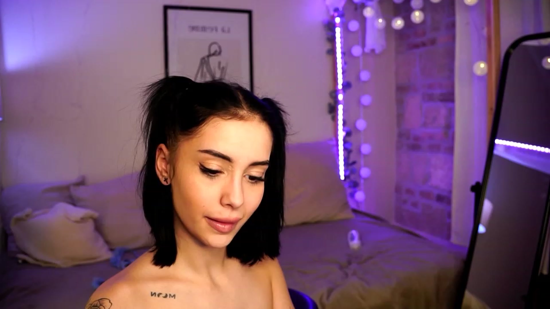Gallery image thumbnail from Naomii18's myfreecams stream on, 01/17/2024, 16:04 image 15 of 20
