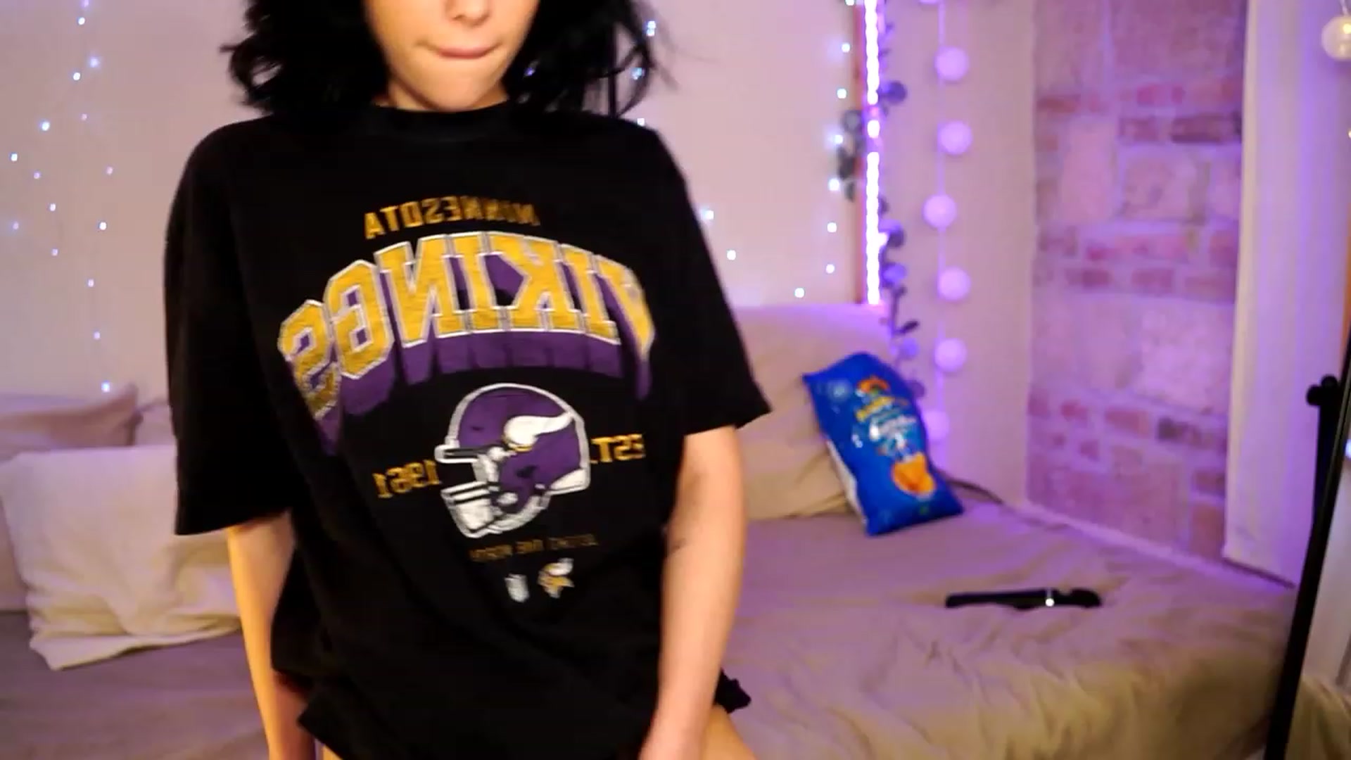 Gallery image thumbnail from Naomii18's myfreecams stream on, 01/19/2024, 15:36 image 13 of 20