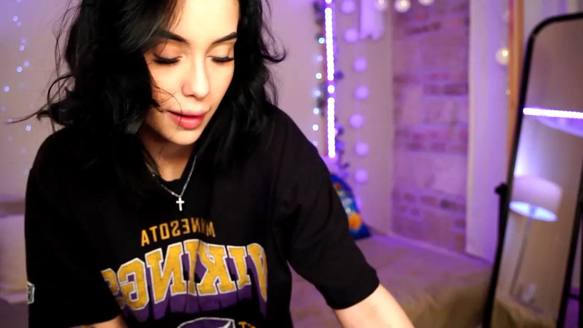 Gallery image thumbnail from Naomii18's myfreecams stream on, 01/19/2024, 15:36 image 6 of 20