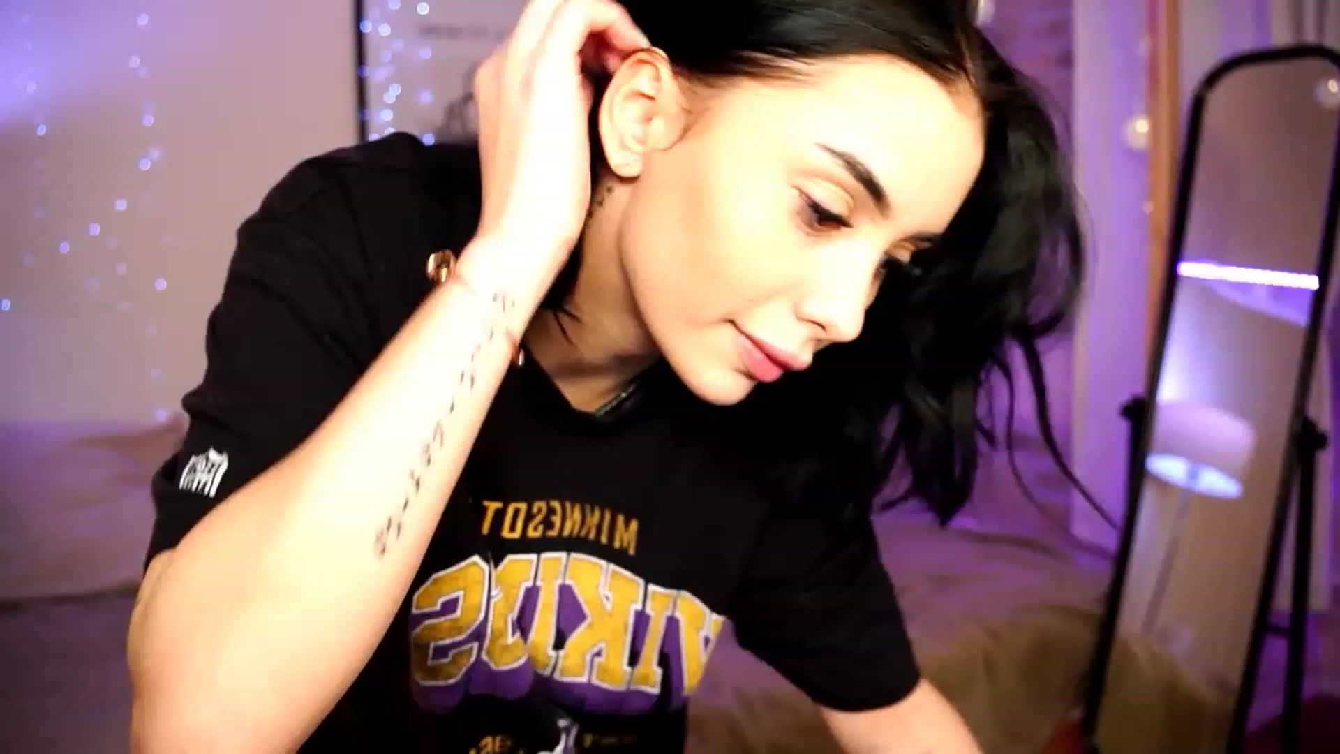Gallery image thumbnail from Naomii18's myfreecams stream on, 01/19/2024, 17:14 image 17 of 20