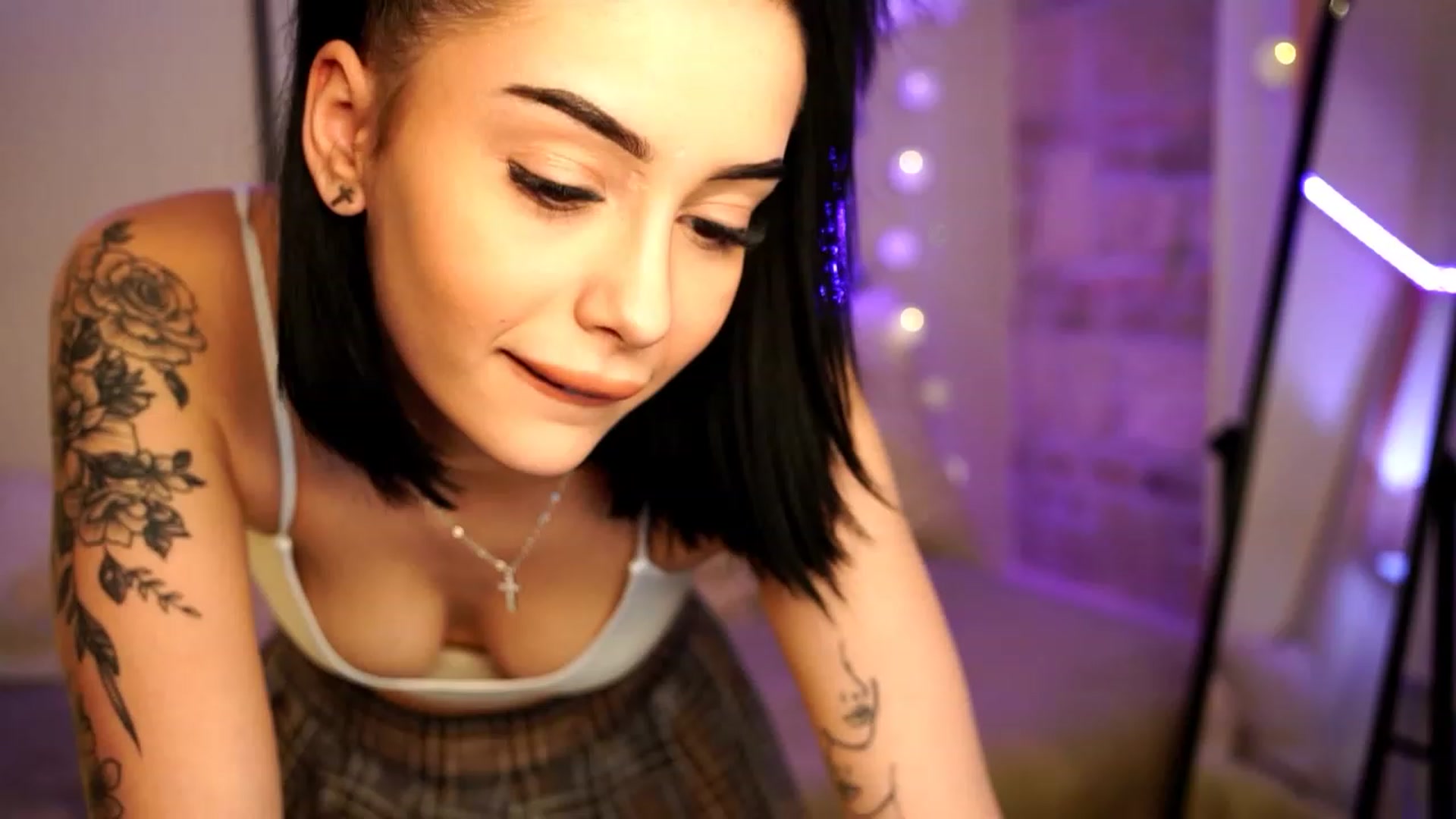 Gallery image thumbnail from Naomii18's myfreecams stream on, 01/24/2024, 14:51 image 7 of 20