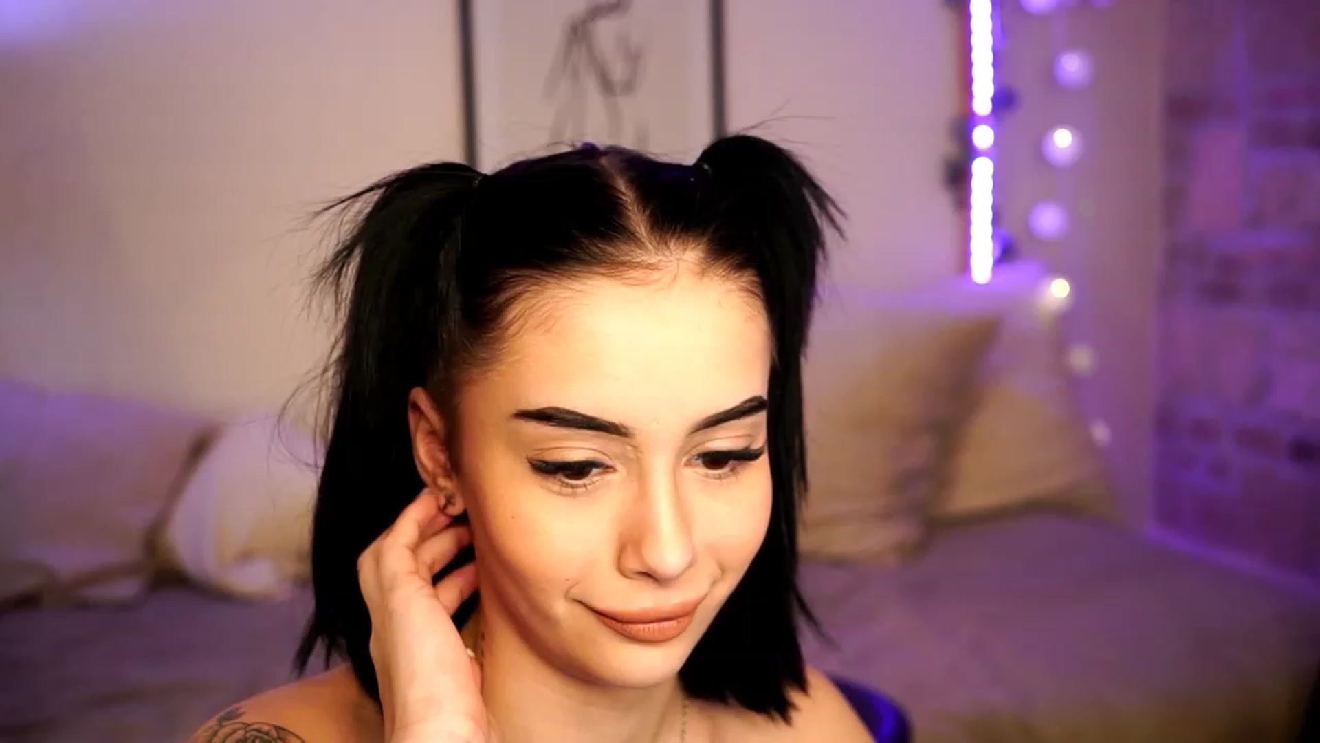 Gallery image thumbnail from Naomii18's myfreecams stream on, 01/24/2024, 16:49 image 12 of 20