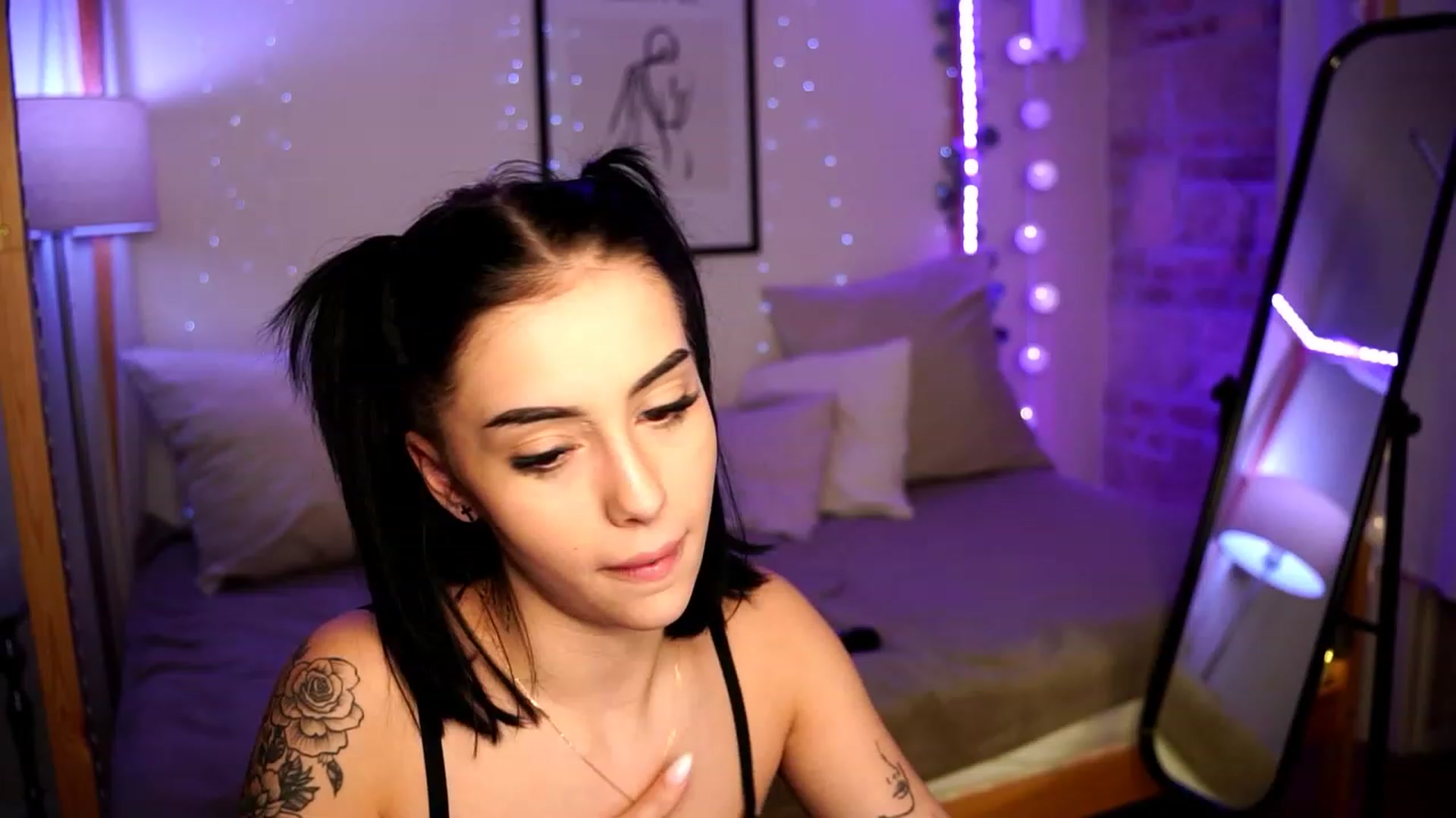 Gallery image thumbnail from Naomii18's myfreecams stream on, 01/29/2024, 18:21 image 17 of 20
