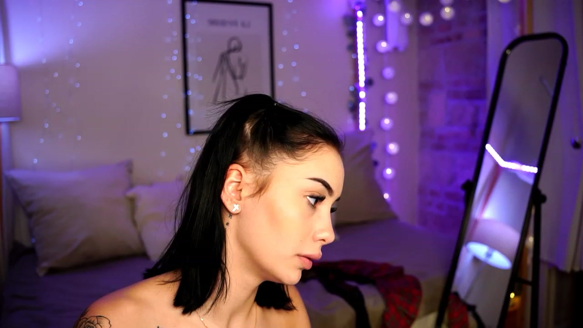 Gallery image thumbnail from Naomii18's myfreecams stream on, 01/29/2024, 18:21 image 6 of 20