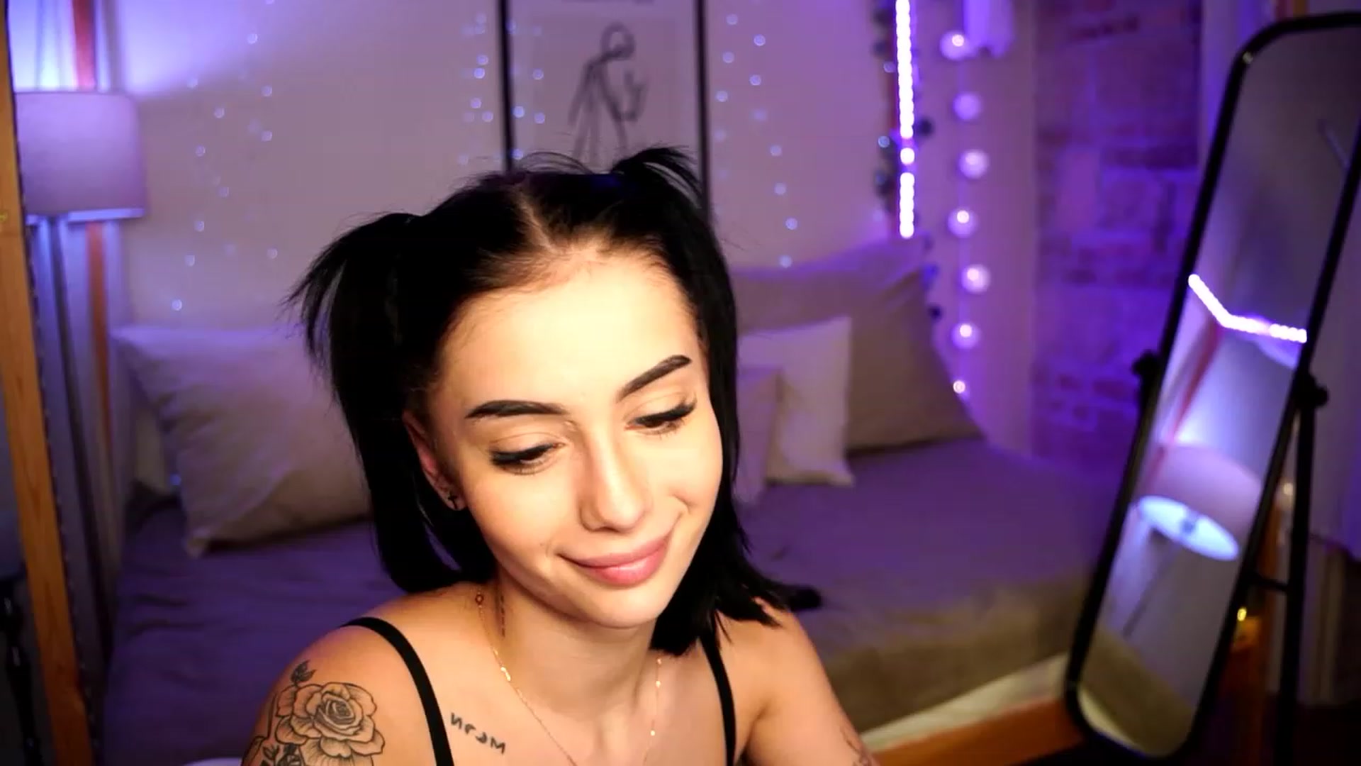 Gallery image thumbnail from Naomii18's myfreecams stream on, 01/29/2024, 18:21 image 15 of 20