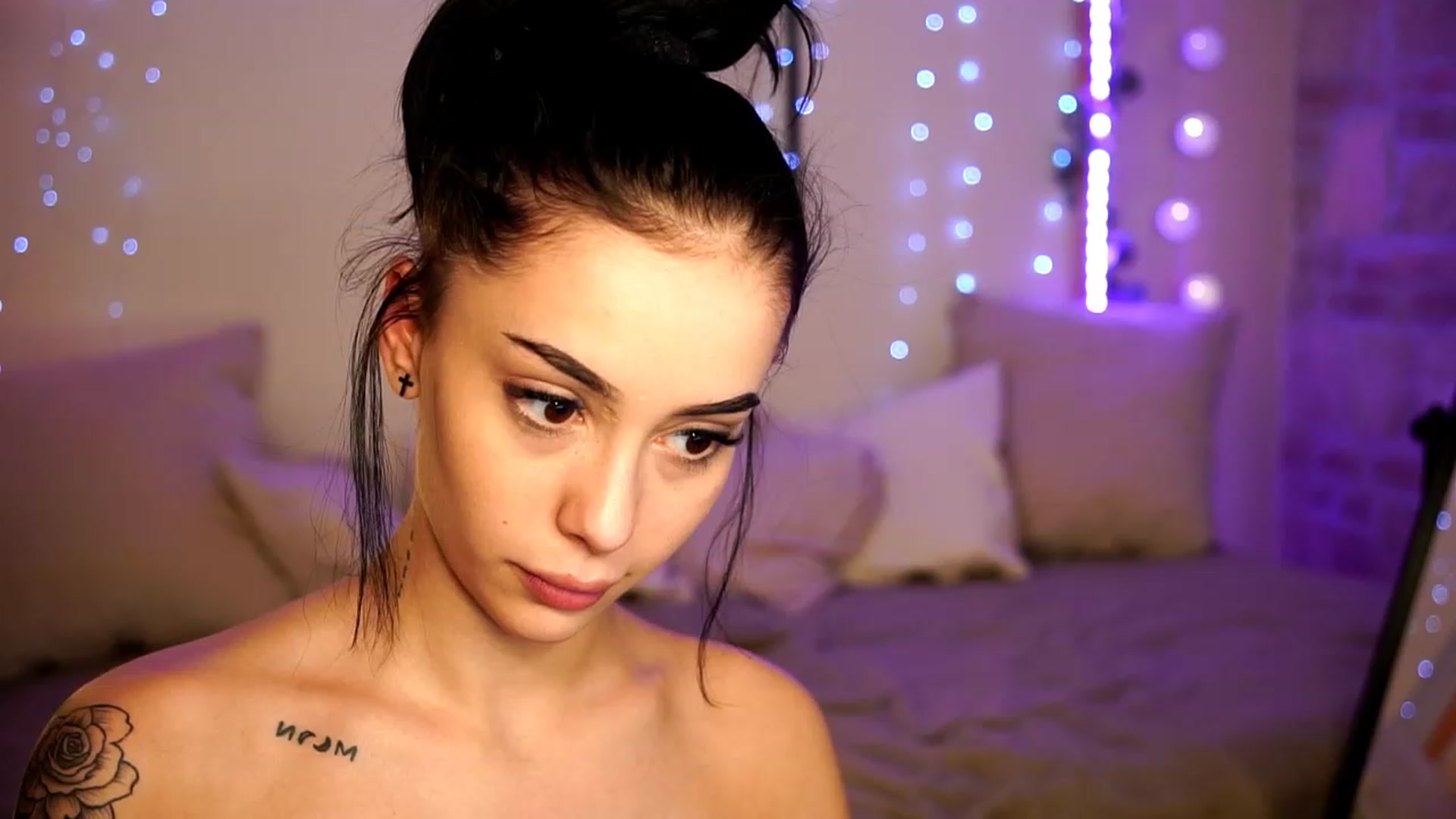Gallery image thumbnail from Naomii18's myfreecams stream on, 02/05/2024, 20:24 image 16 of 20