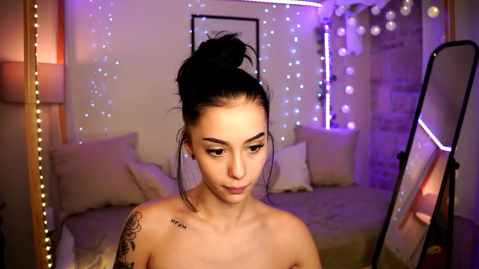 Gallery image thumbnail from Naomii18's myfreecams stream on, 02/05/2024, 20:24 image 17 of 20