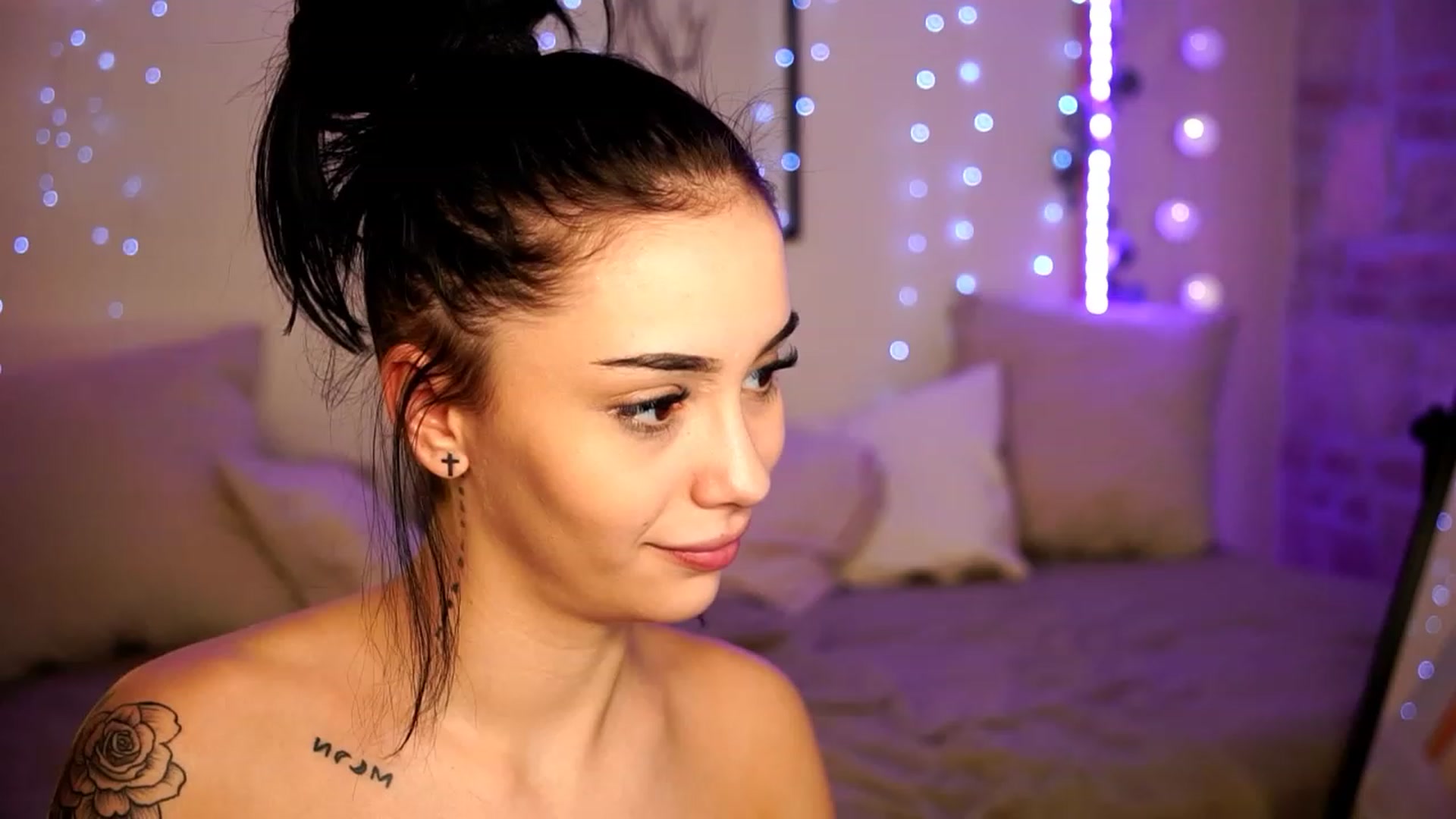 Gallery image thumbnail from Naomii18's myfreecams stream on, 02/05/2024, 20:24 image 15 of 20