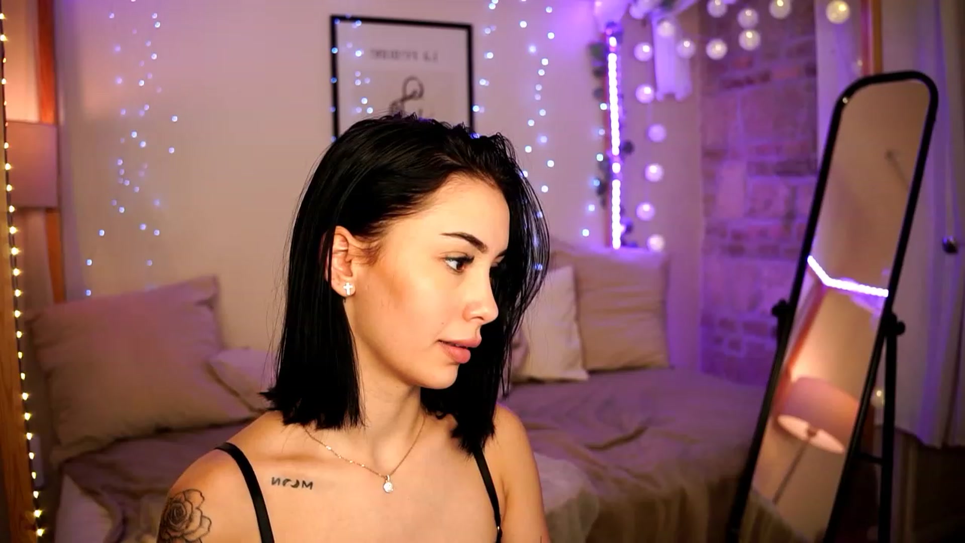Gallery image thumbnail from Naomii18's myfreecams stream on, 02/06/2024, 18:39 image 14 of 20