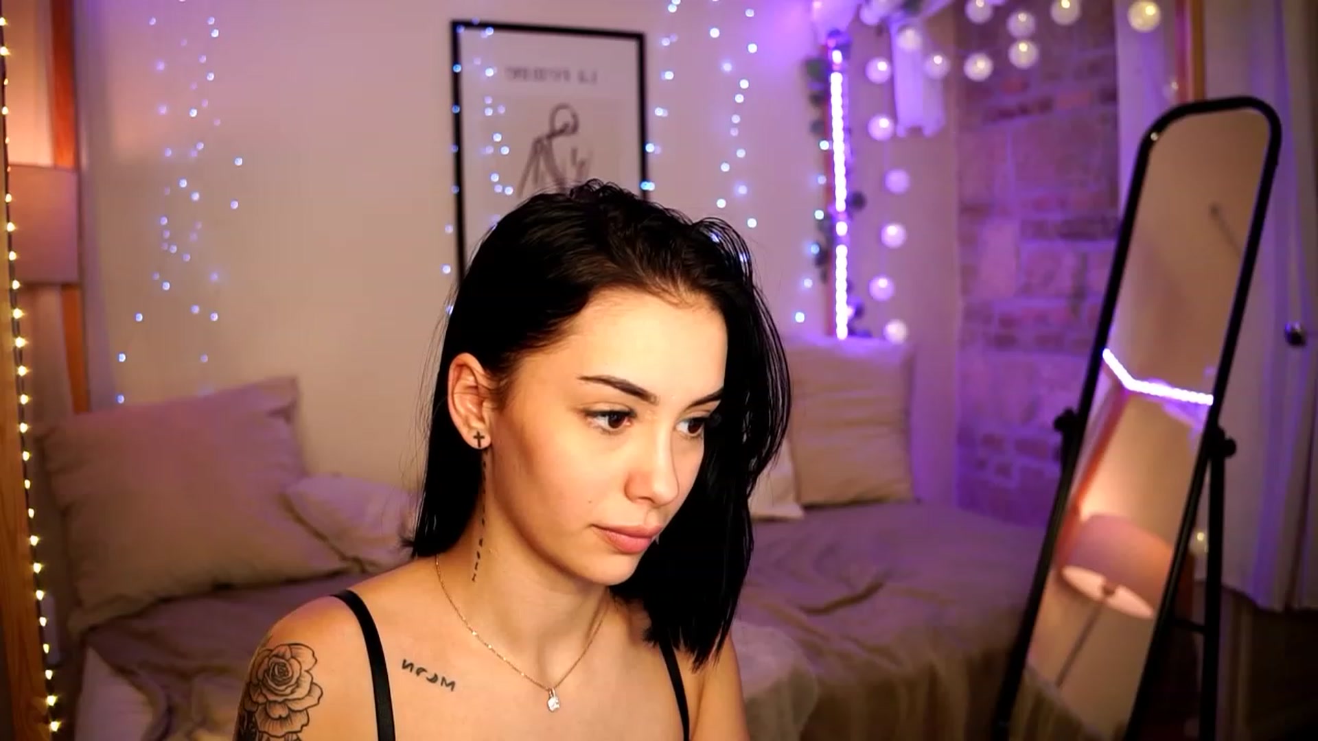 Gallery image thumbnail from Naomii18's myfreecams stream on, 02/06/2024, 18:39 image 15 of 20