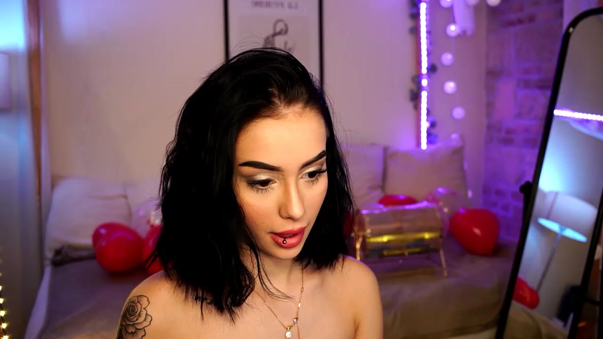 Gallery image thumbnail from Naomii18's myfreecams stream on, 02/14/2024, 15:11 image 9 of 20