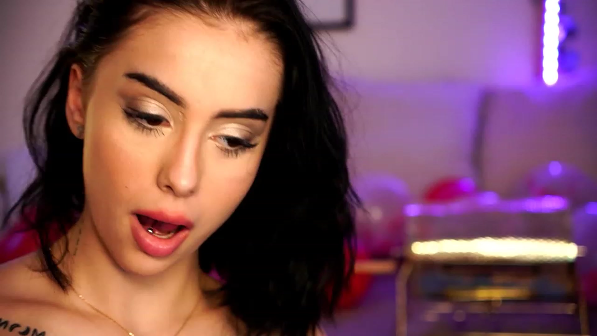 Gallery image thumbnail from Naomii18's myfreecams stream on, 02/14/2024, 19:02 image 10 of 20