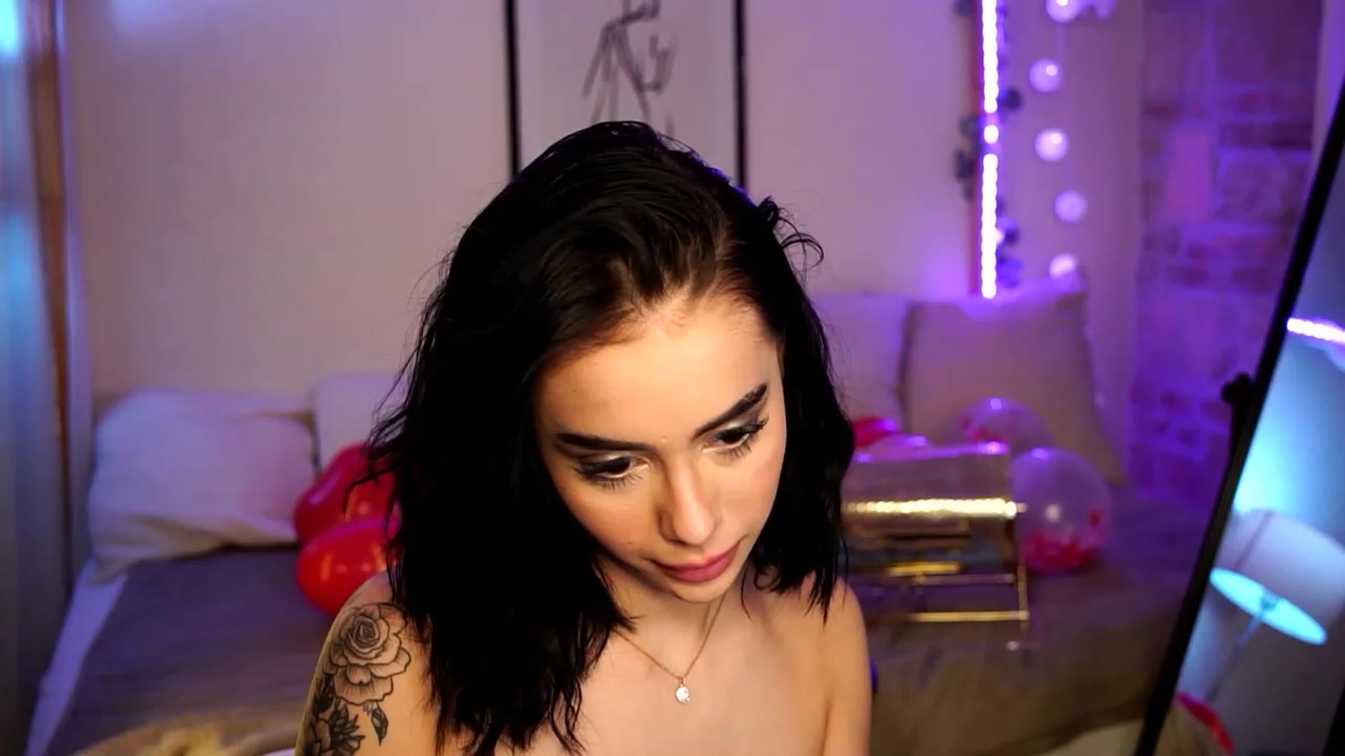 Gallery image thumbnail from Naomii18's myfreecams stream on, 02/14/2024, 19:02 image 14 of 20