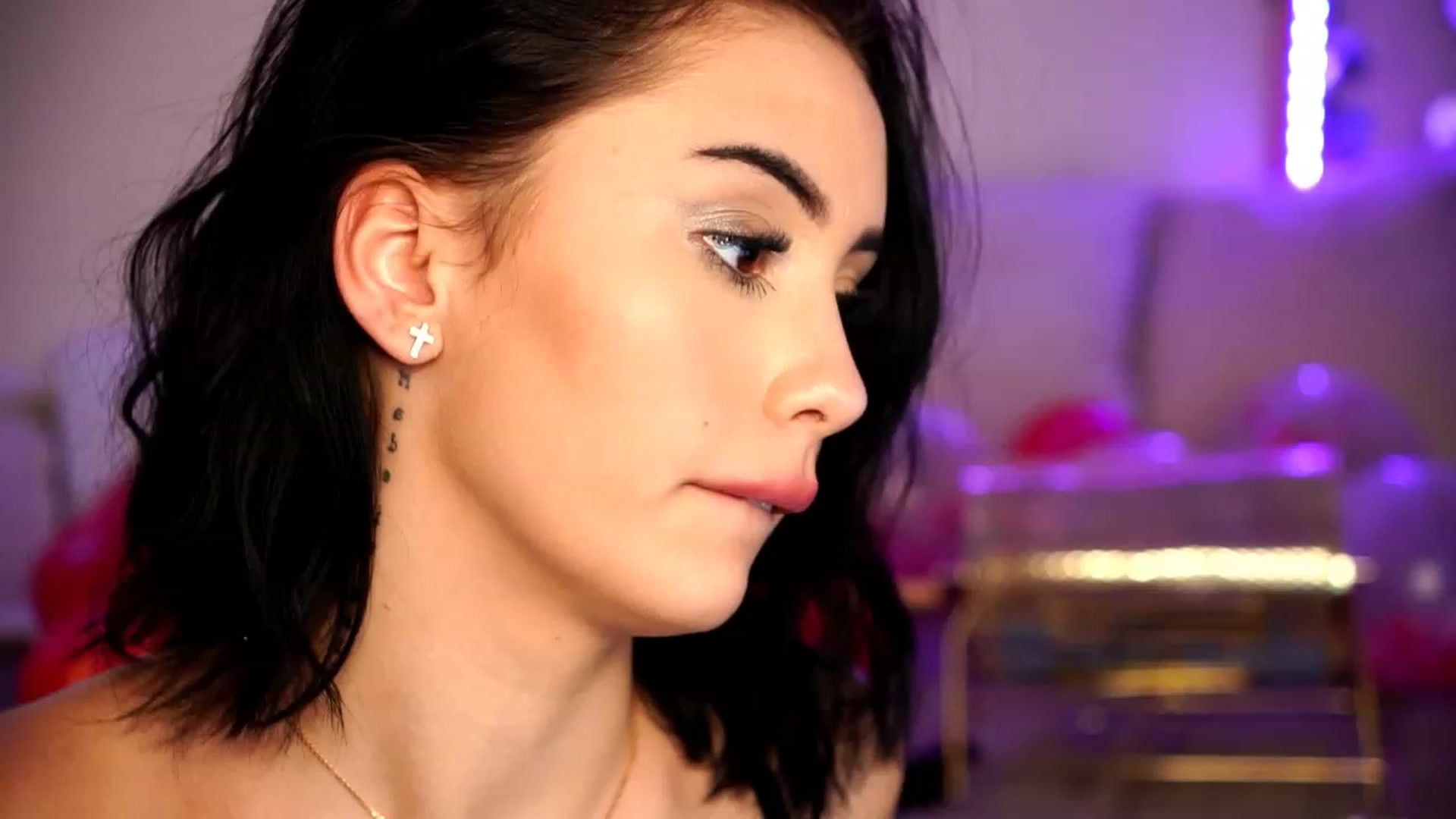 Gallery image thumbnail from Naomii18's myfreecams stream on, 02/14/2024, 19:02 image 12 of 20