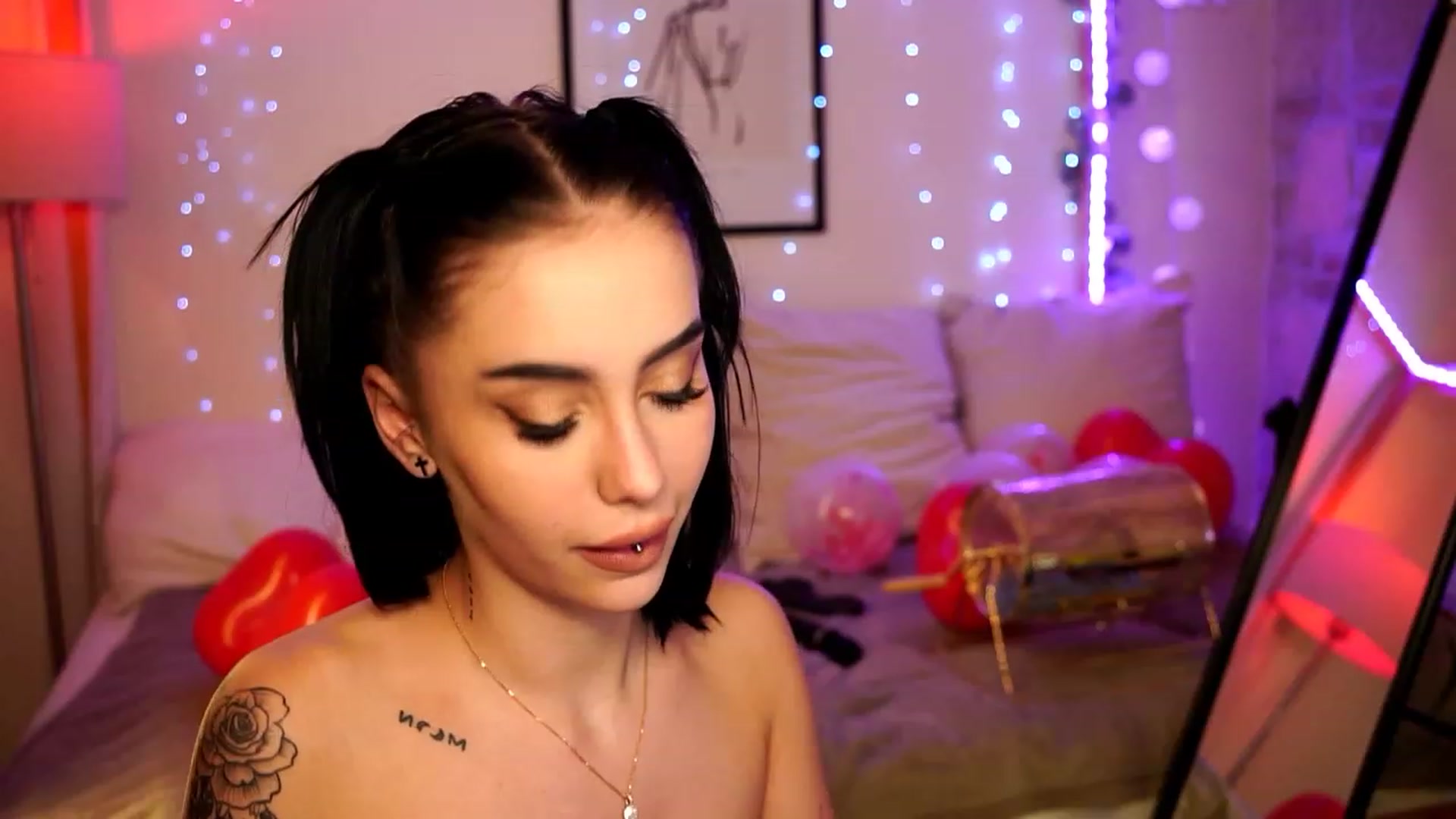 Gallery image thumbnail from Naomii18's myfreecams stream on, 02/15/2024, 20:19 image 18 of 20