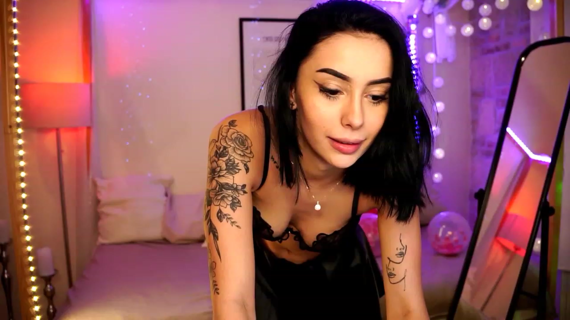 Gallery image thumbnail from Naomii18's myfreecams stream on, 02/16/2024, 19:37 image 12 of 20