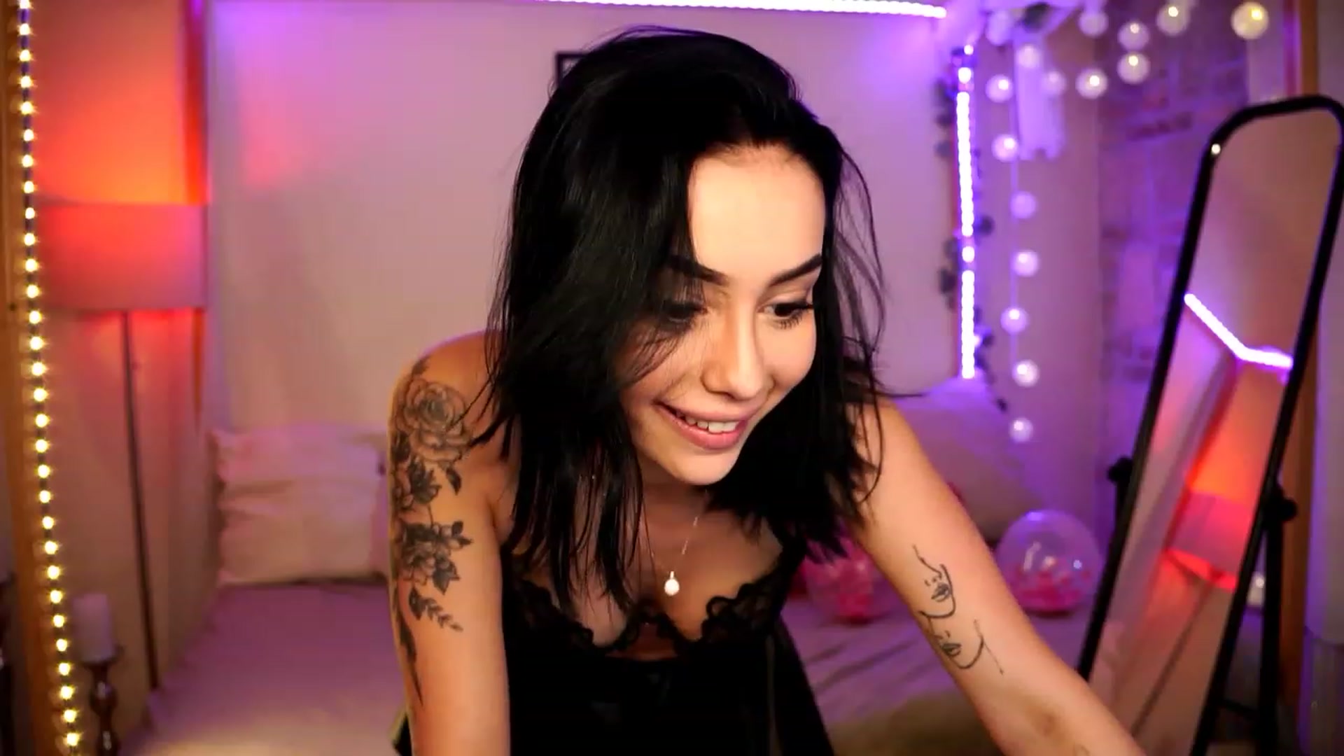 Gallery image thumbnail from Naomii18's myfreecams stream on, 02/16/2024, 19:37 image 7 of 20