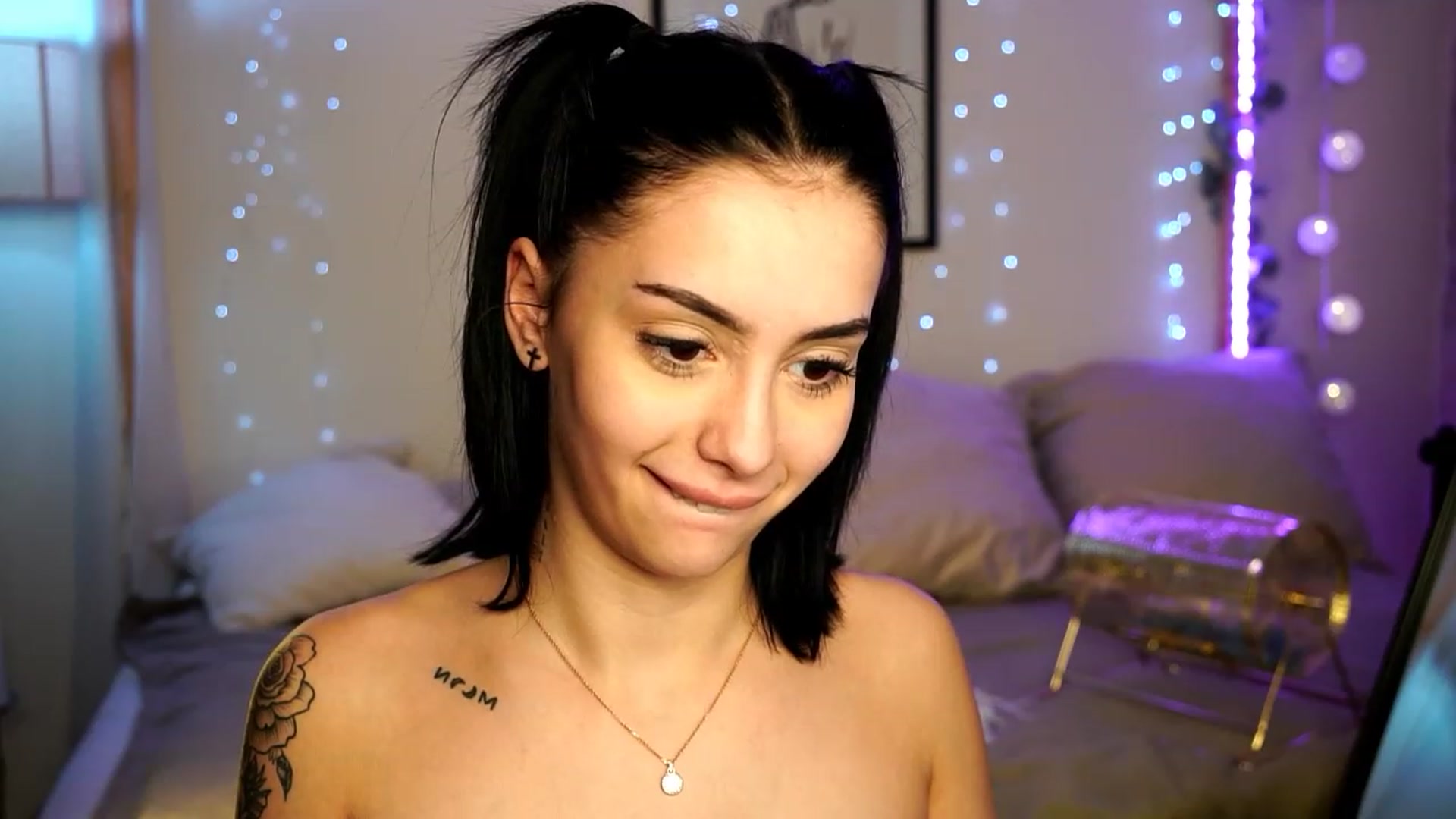Gallery image thumbnail from Naomii18's myfreecams stream on, 02/20/2024, 18:19 image 9 of 20