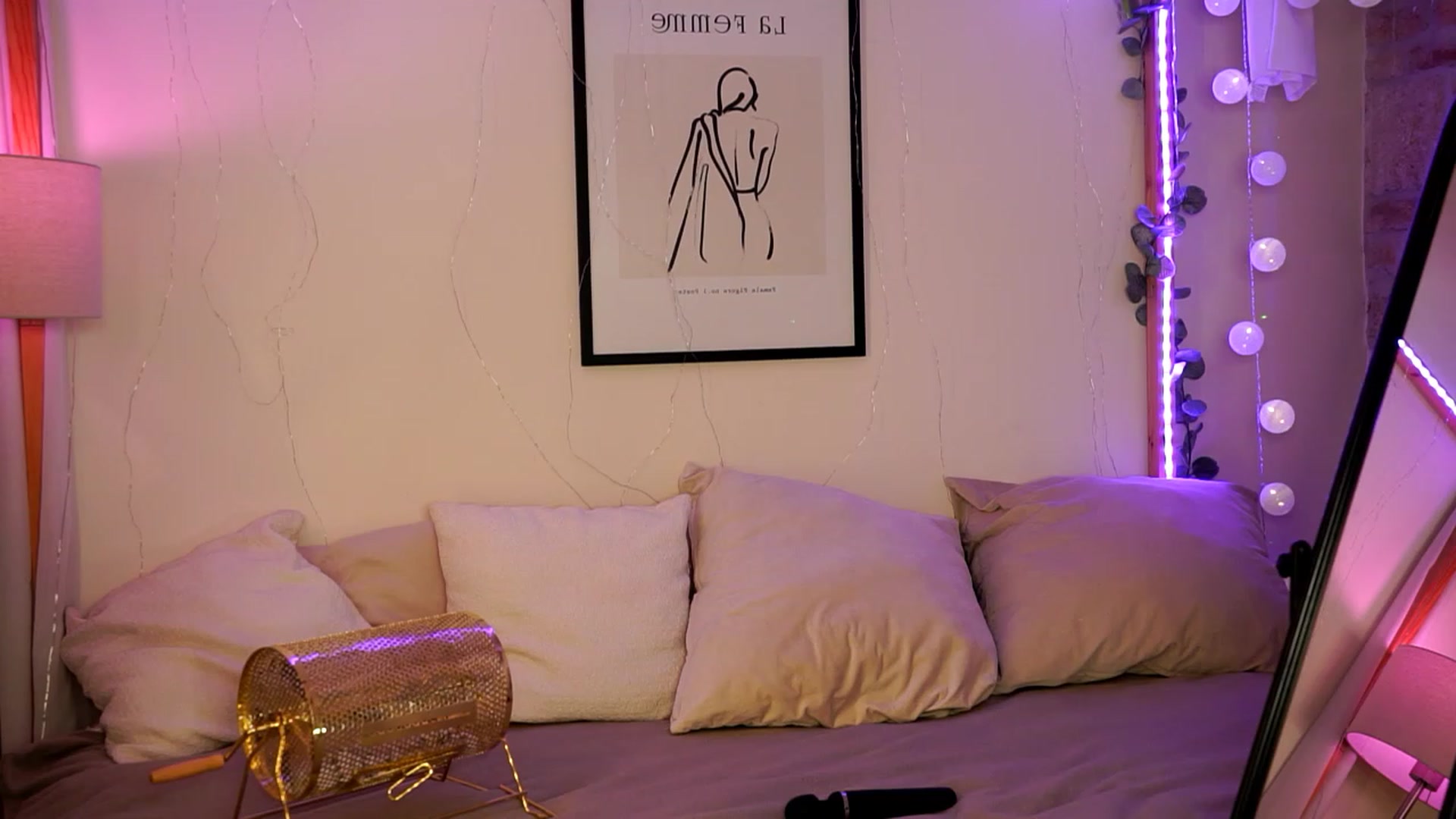 Gallery image thumbnail from Naomii18's myfreecams stream on, 02/22/2024, 17:33 image 8 of 20