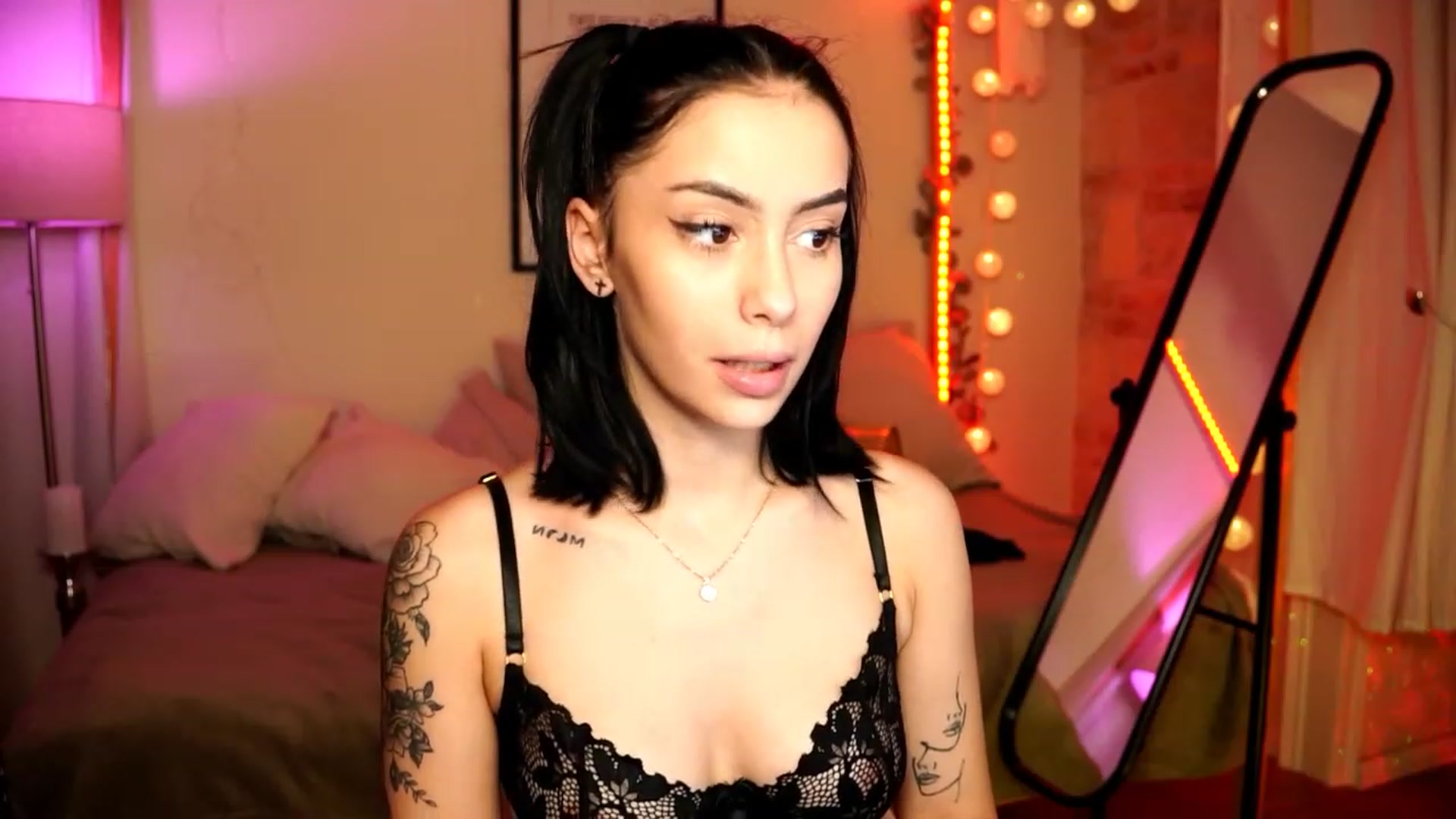 Gallery image thumbnail from Naomii18's myfreecams stream on, 02/27/2024, 01:00 image 20 of 20