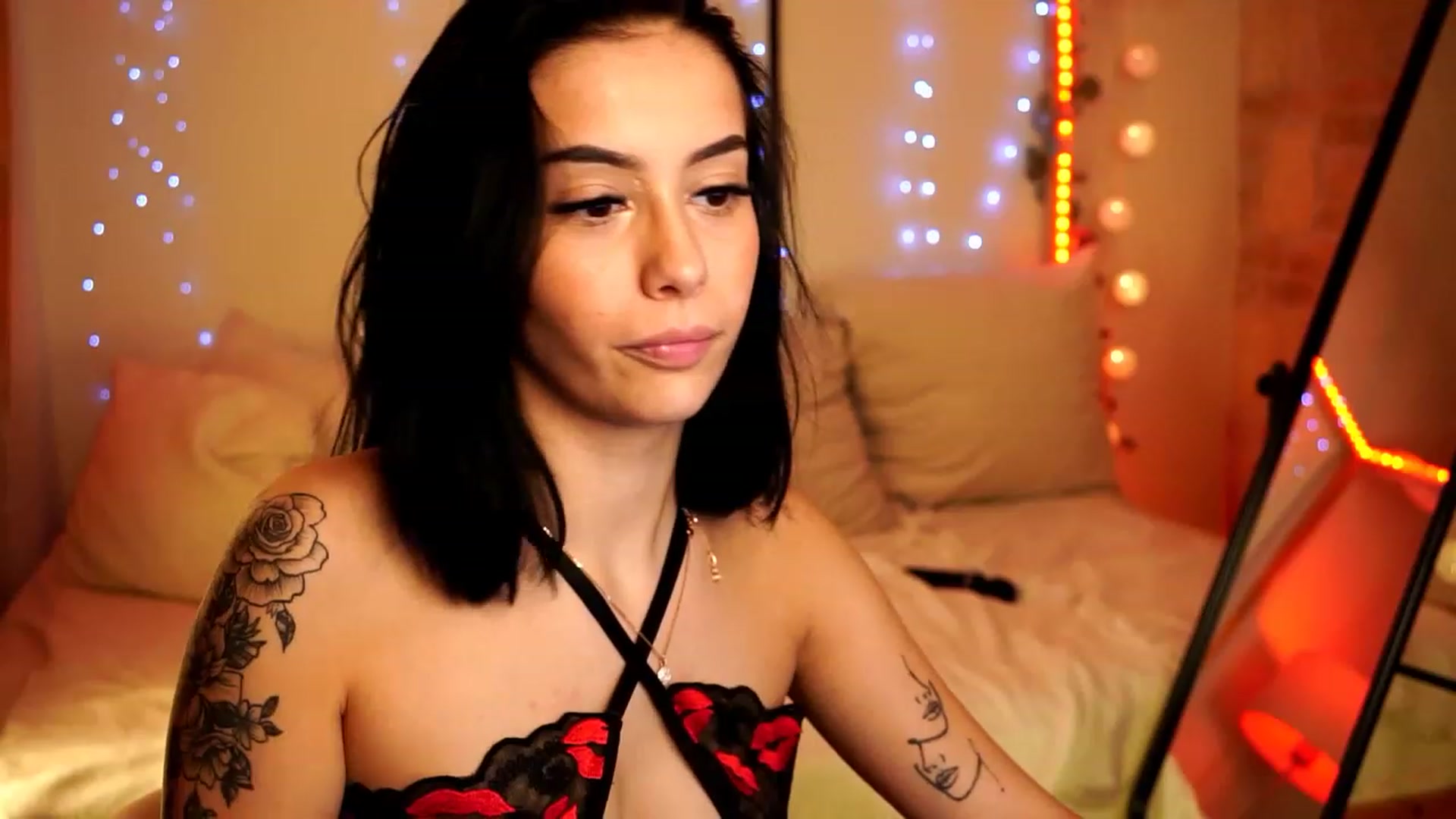 Gallery image thumbnail from Naomii18's myfreecams stream on, 03/01/2024, 18:04 image 19 of 20