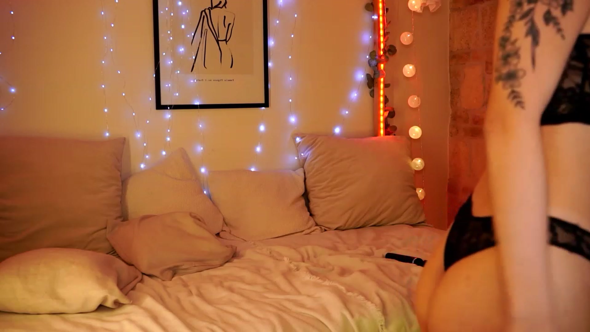 Gallery image thumbnail from Naomii18's myfreecams stream on, 03/10/2024, 18:18 image 20 of 20