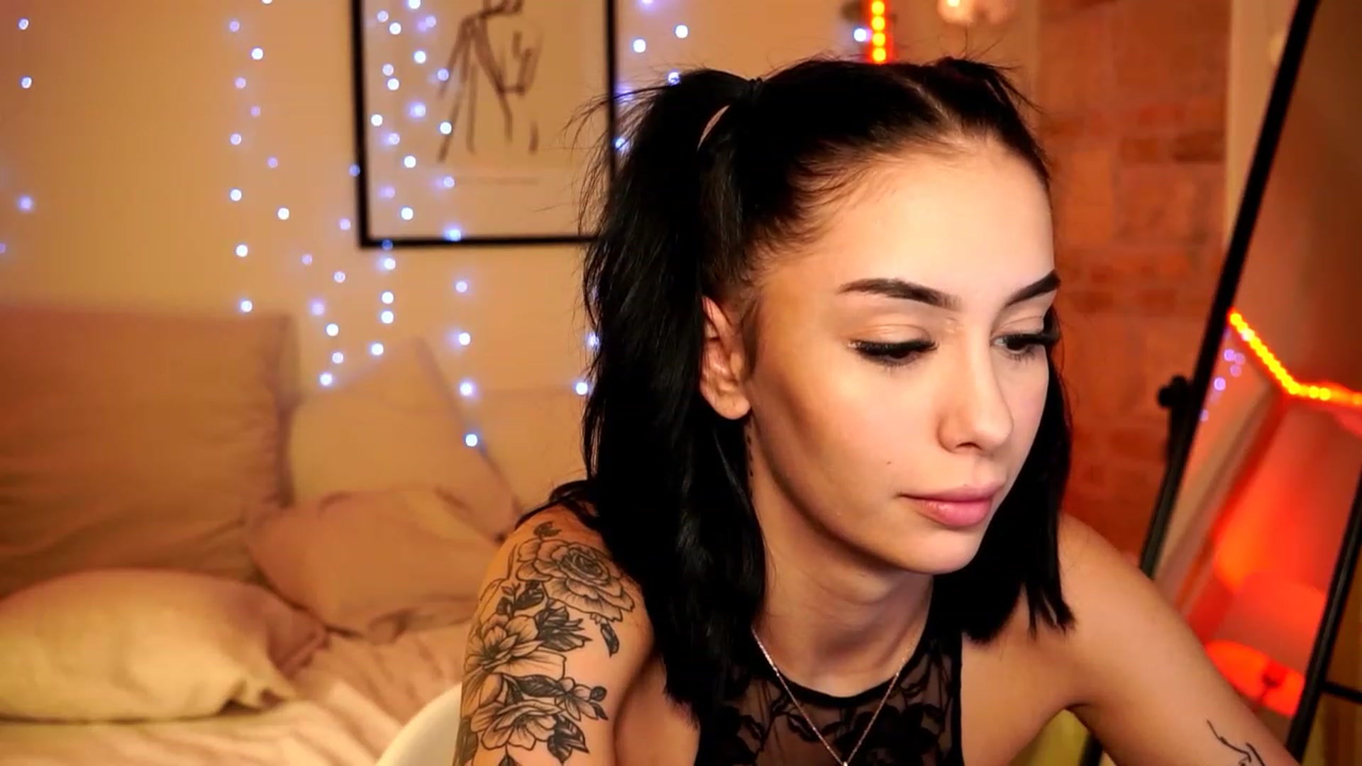 Gallery image thumbnail from Naomii18's myfreecams stream on, 03/10/2024, 18:18 image 19 of 20