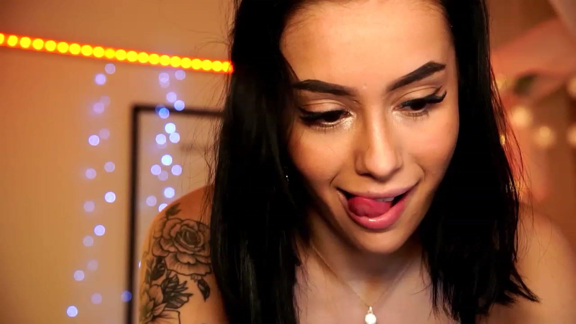 Gallery image thumbnail from Naomii18's myfreecams stream on, 03/12/2024, 15:30 image 8 of 20