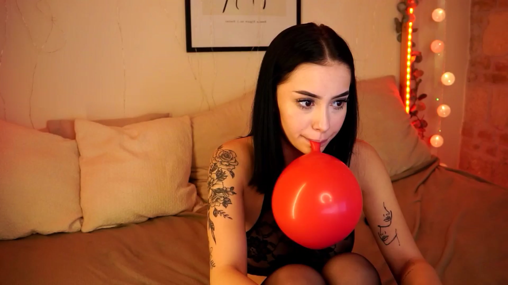 Gallery image thumbnail from Naomii18's myfreecams stream on, 03/26/2024, 24:25 image 9 of 20