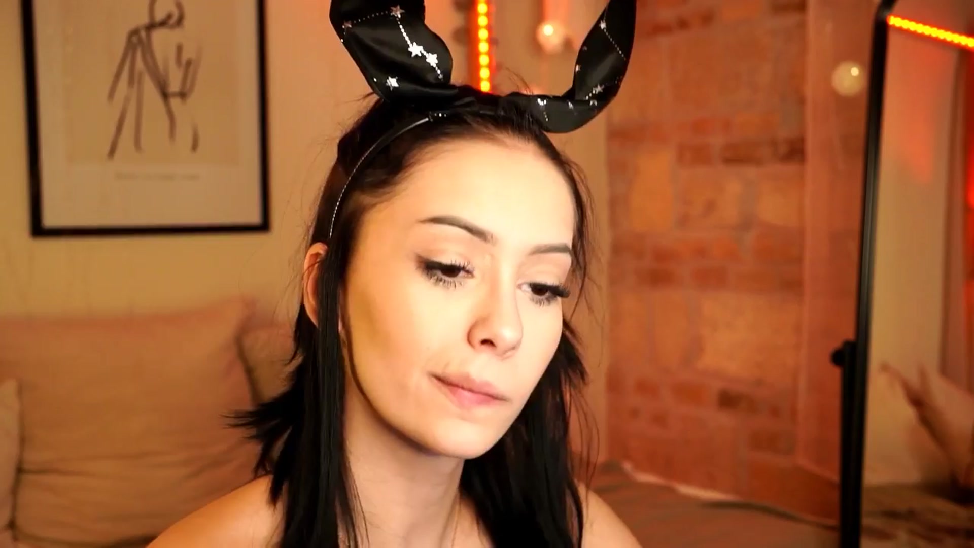 Gallery image thumbnail from Naomii18's myfreecams stream on, 03/31/2024, 16:58 image 15 of 20