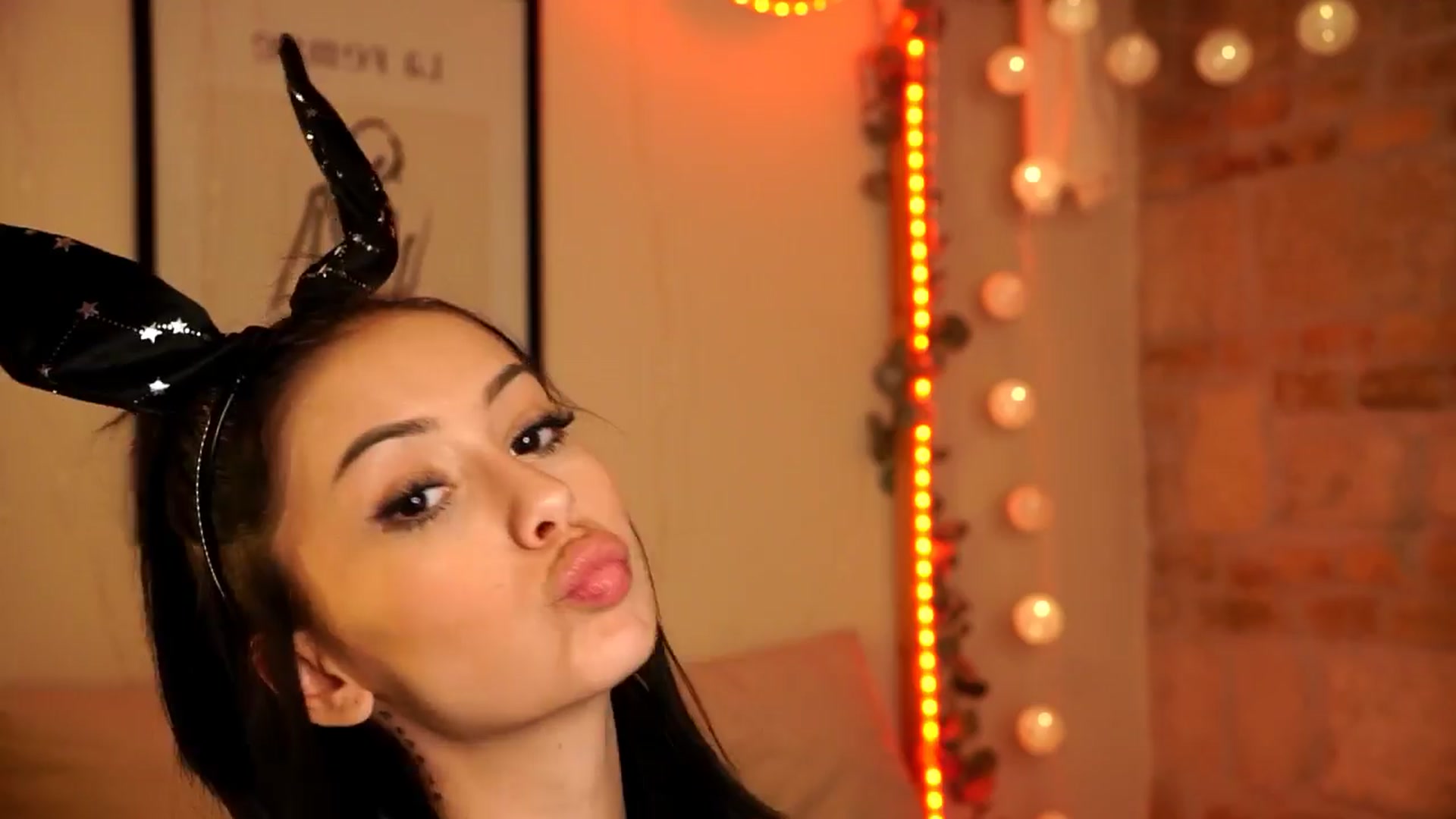 Gallery image thumbnail from Naomii18's myfreecams stream on, 03/31/2024, 16:58 image 19 of 20