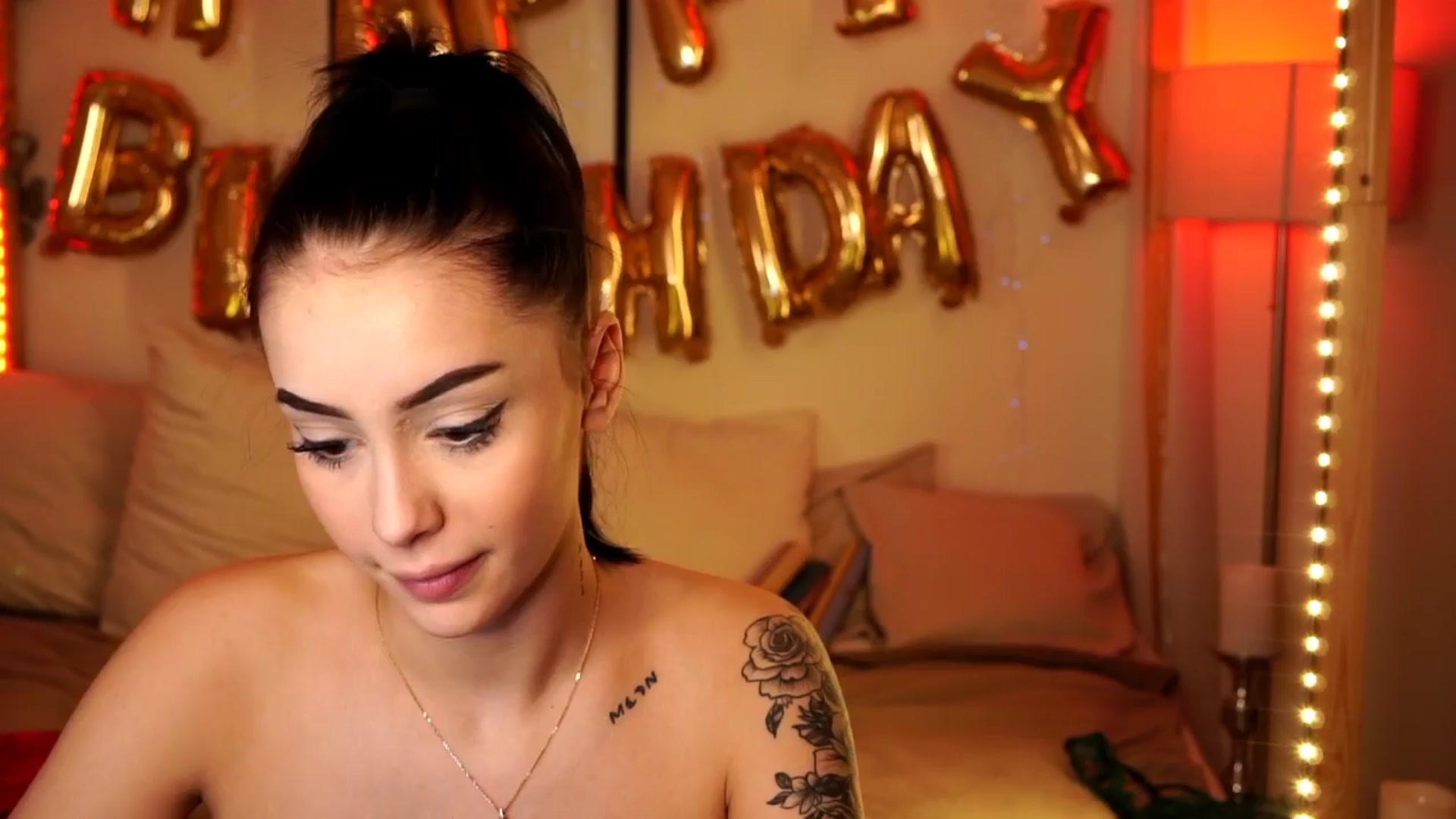 Gallery image thumbnail from Naomii18's myfreecams stream on, 04/02/2024, 17:42 image 4 of 20
