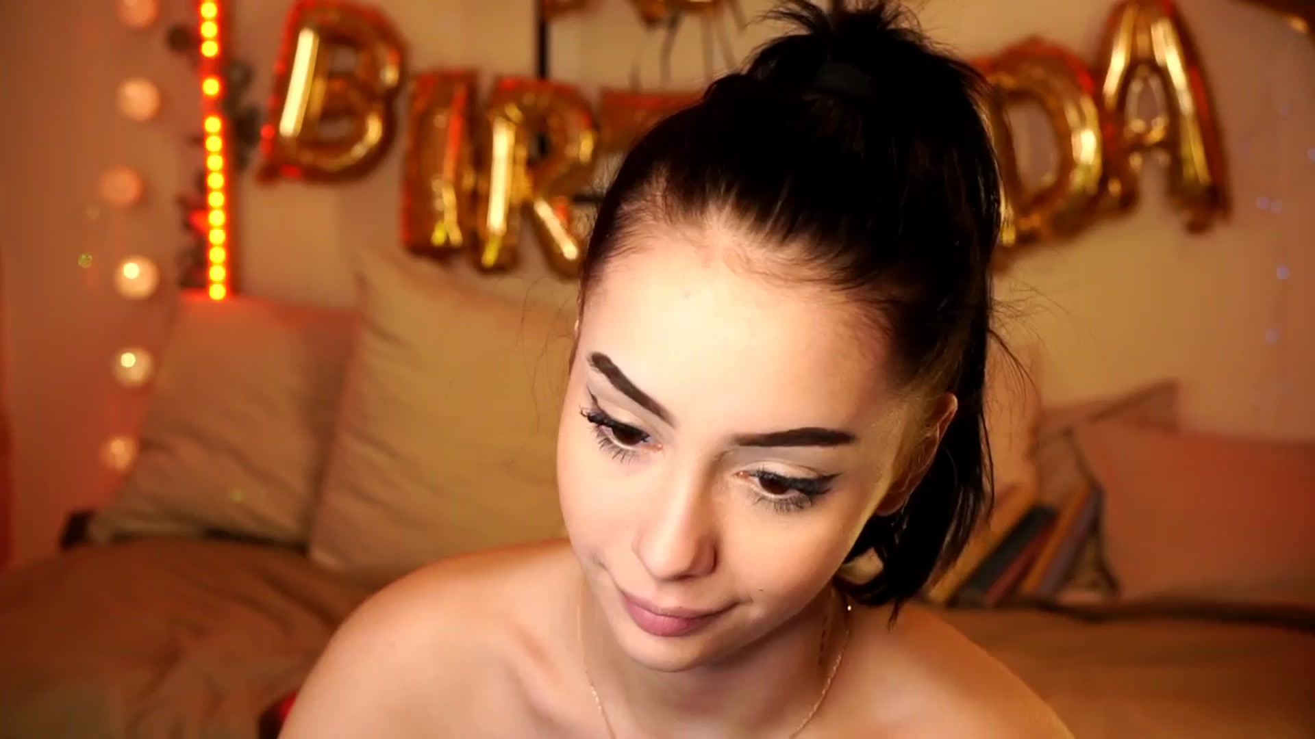 Gallery image thumbnail from Naomii18's myfreecams stream on, 04/02/2024, 17:42 image 13 of 20