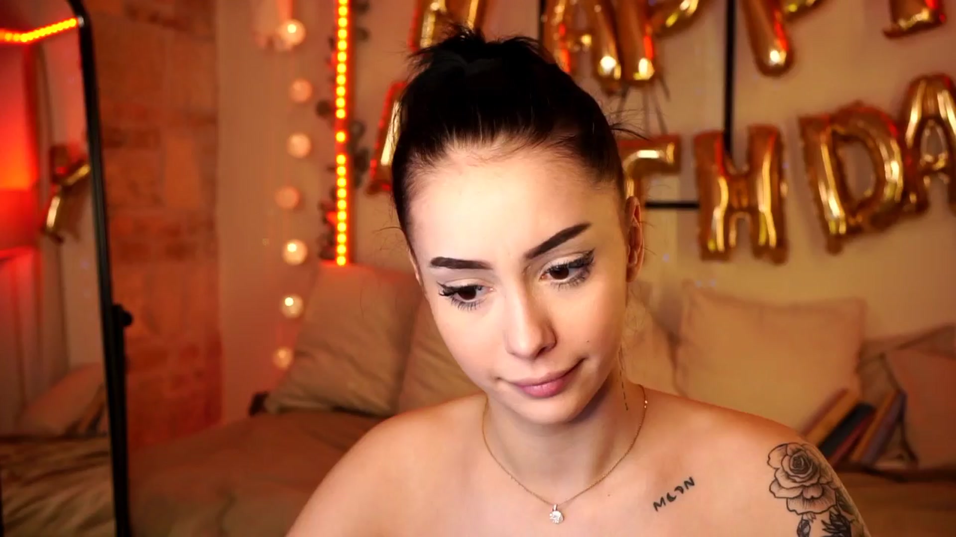 Gallery image thumbnail from Naomii18's myfreecams stream on, 04/02/2024, 17:42 image 5 of 20