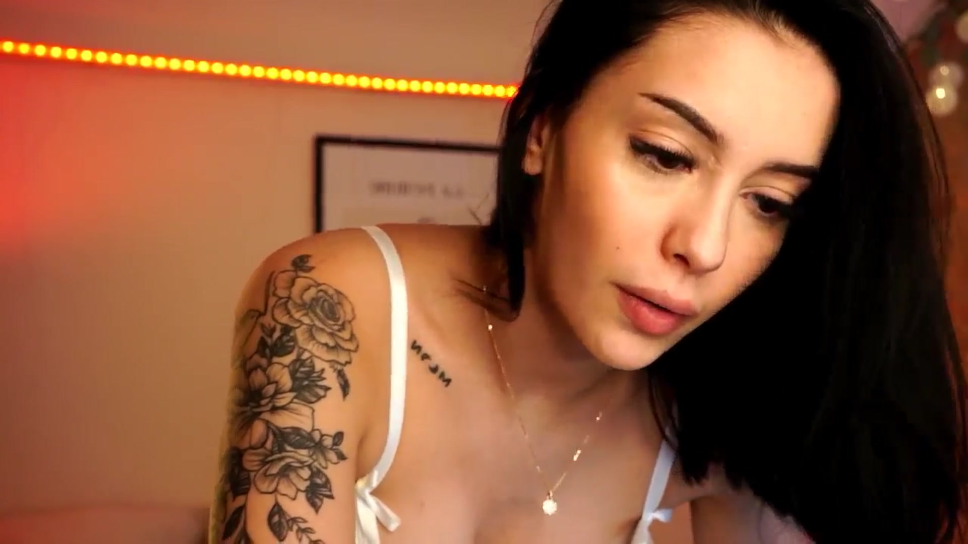 Gallery image thumbnail from Naomii18's myfreecams stream on, 04/15/2024, 15:11 image 17 of 20