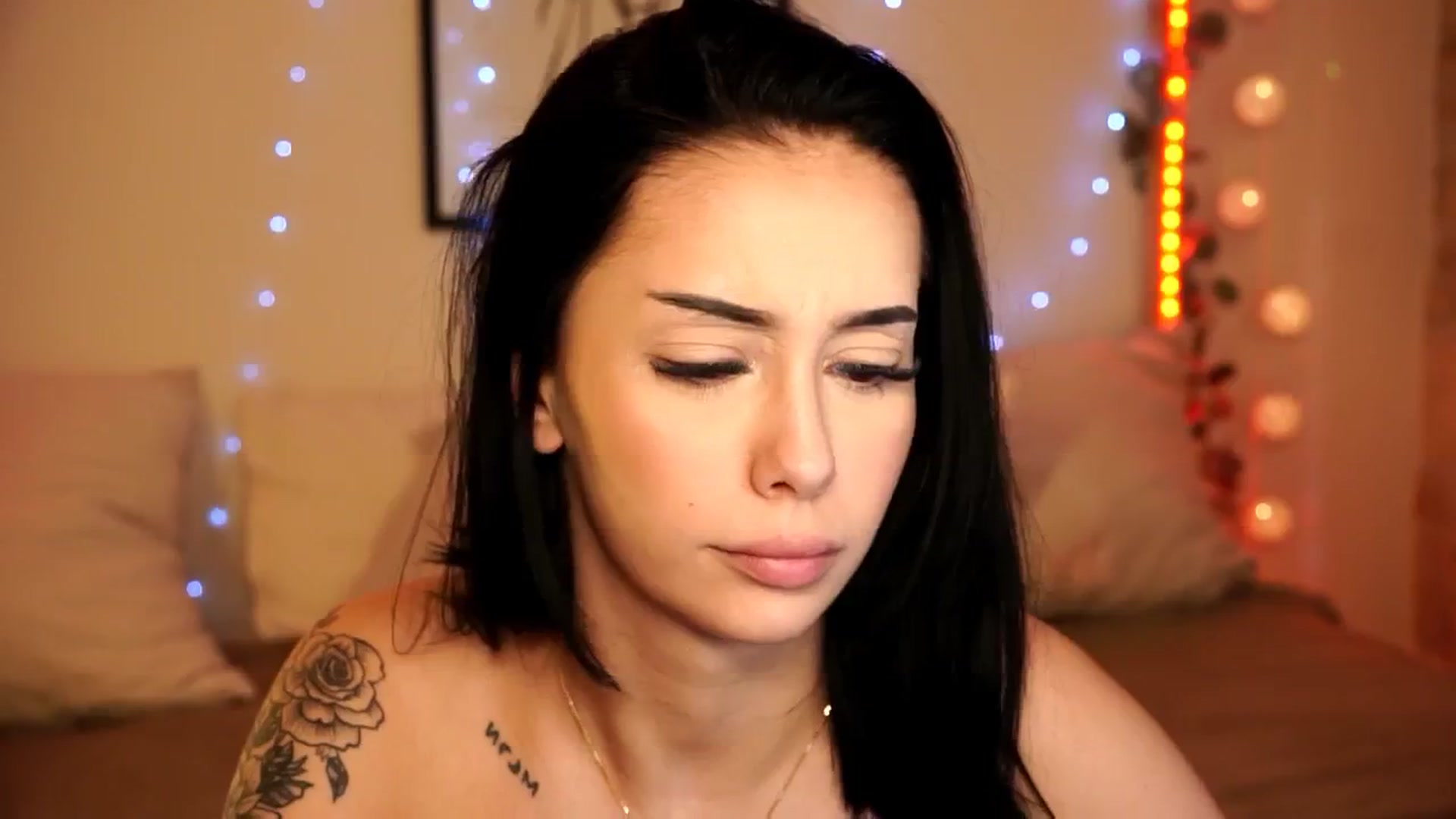 Gallery image thumbnail from Naomii18's myfreecams stream on, 04/16/2024, 15:33 image 10 of 20