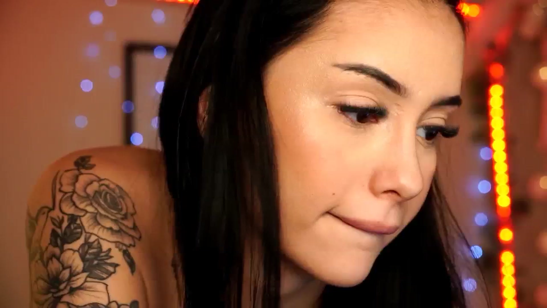 Gallery image thumbnail from Naomii18's myfreecams stream on, 04/16/2024, 15:33 image 16 of 20