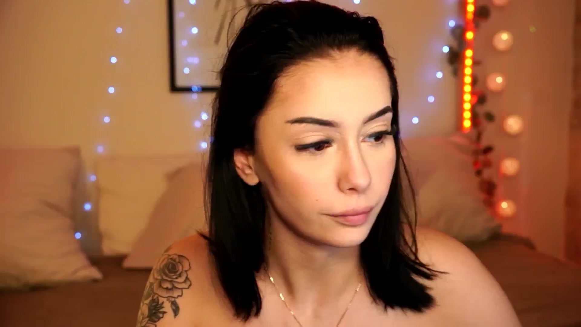 Gallery image thumbnail from Naomii18's myfreecams stream on, 04/16/2024, 15:33 image 9 of 20