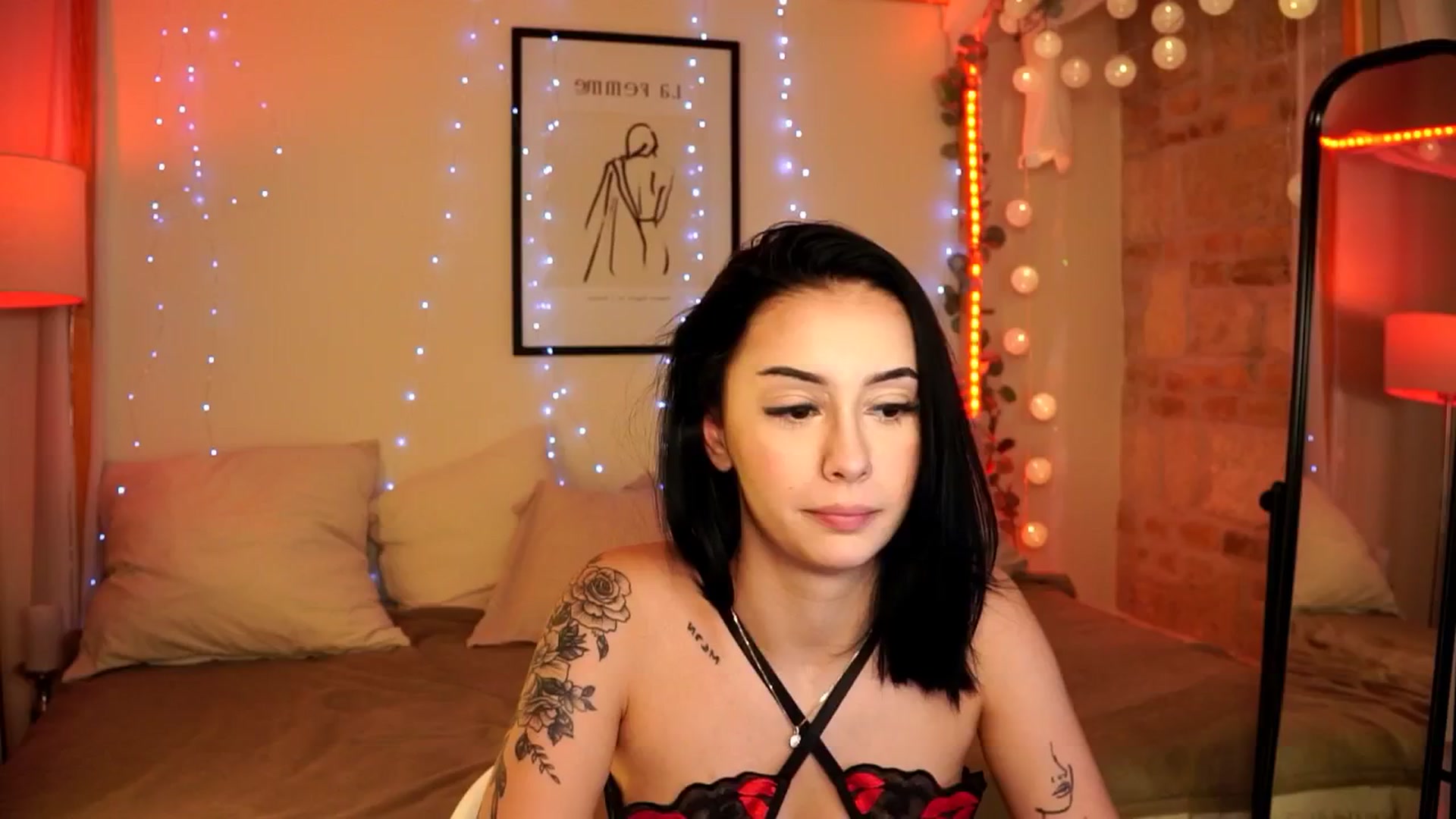 Gallery image thumbnail from Naomii18's myfreecams stream on, 04/16/2024, 17:05 image 12 of 20