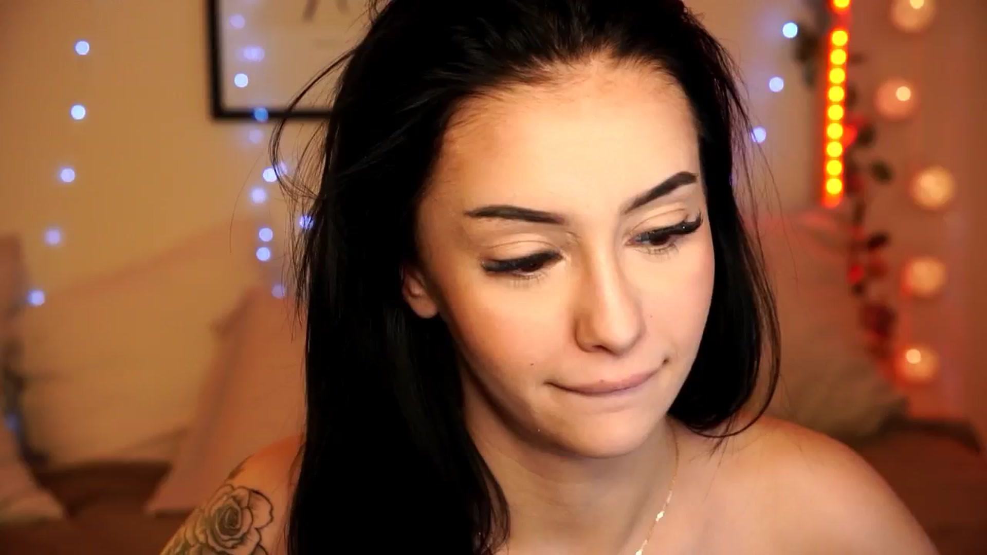 Gallery image thumbnail from Naomii18's myfreecams stream on, 04/16/2024, 17:05 image 3 of 20