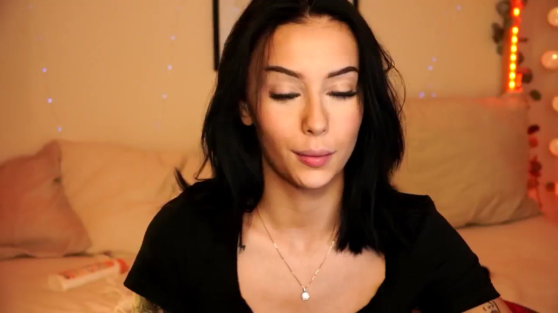 Gallery image thumbnail from Naomii18's myfreecams stream on, 04/20/2024, 20:55 image 18 of 20